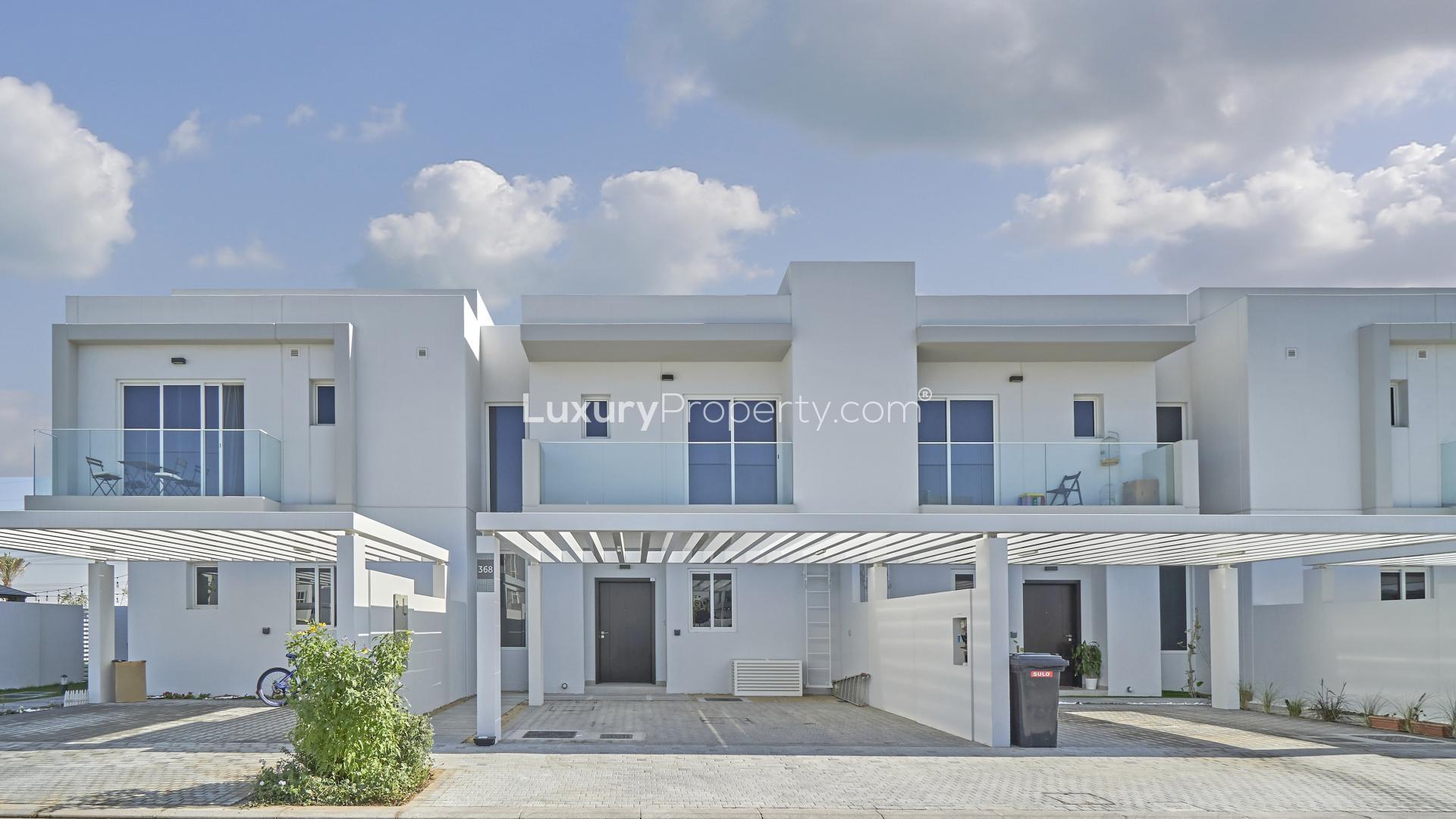 Single-row 3-bedroom Type A villa in Arabella