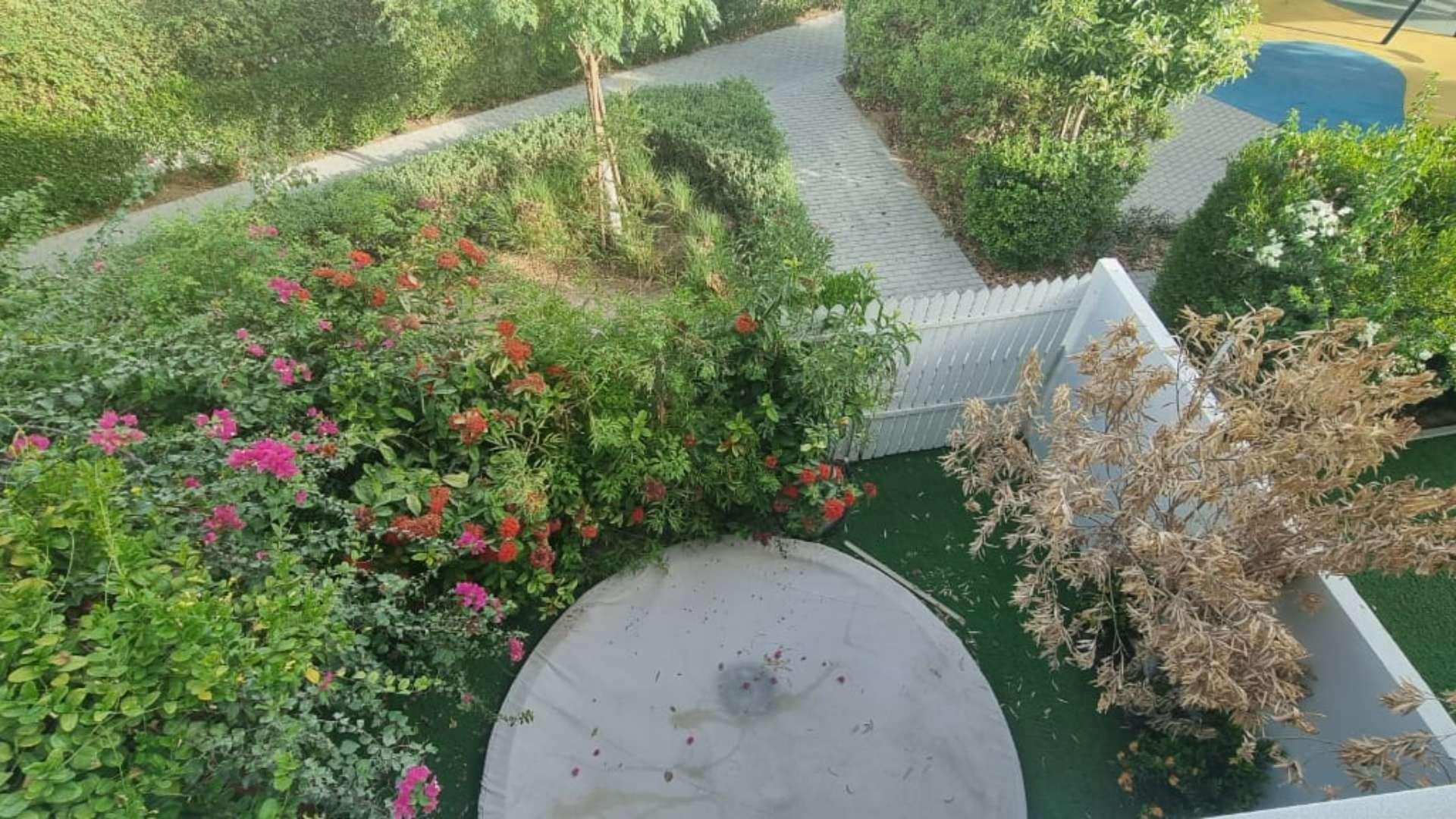 Modern kitchen in spacious 3-bedroom townhouse, Mudon Arabella, Dubai. Sleek cabinets and appliances