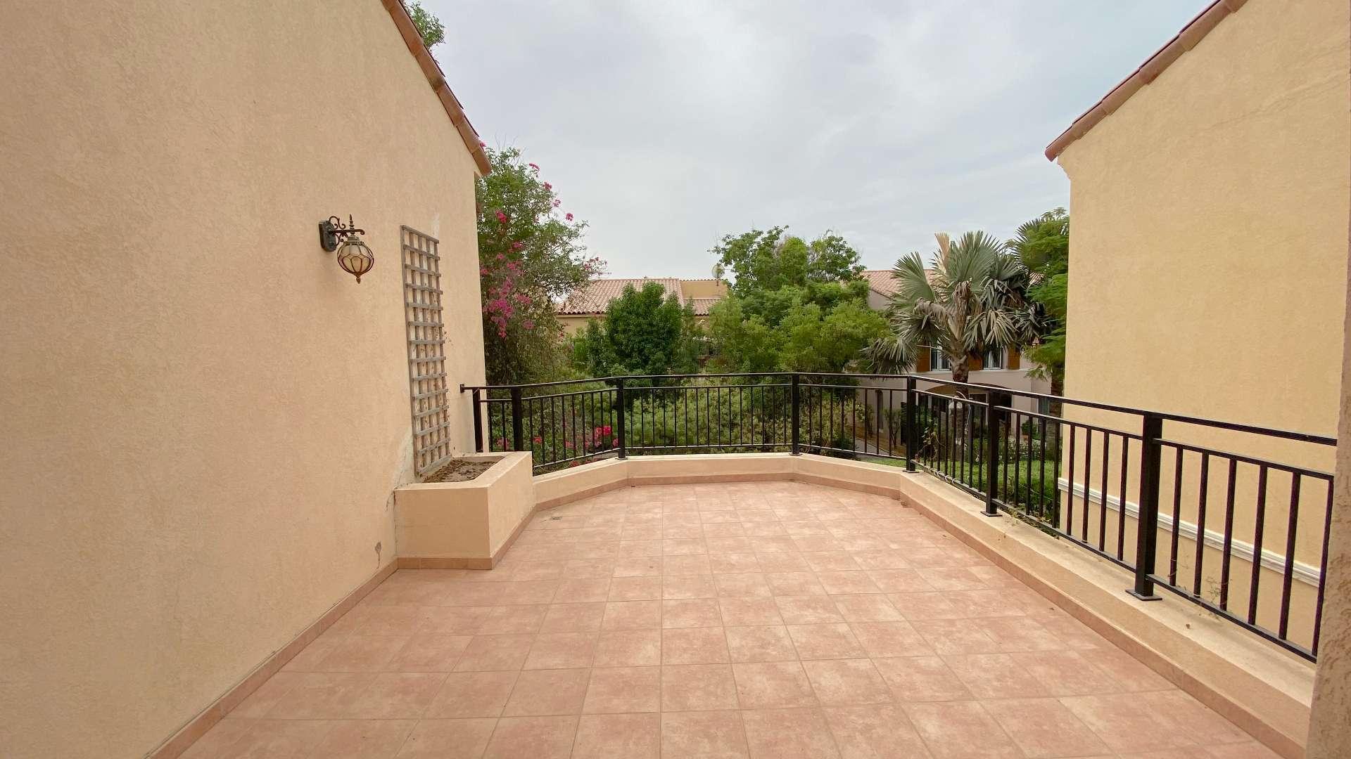 Garden view of 3-bedroom townhouse in Green Community East, featuring lush greenery and flowers