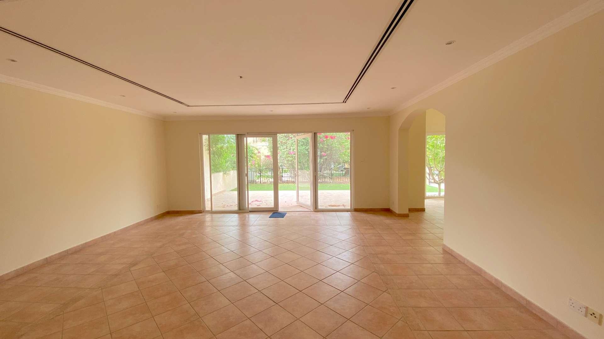 Spacious townhouse terrace with garden view in Green Community East, DIP