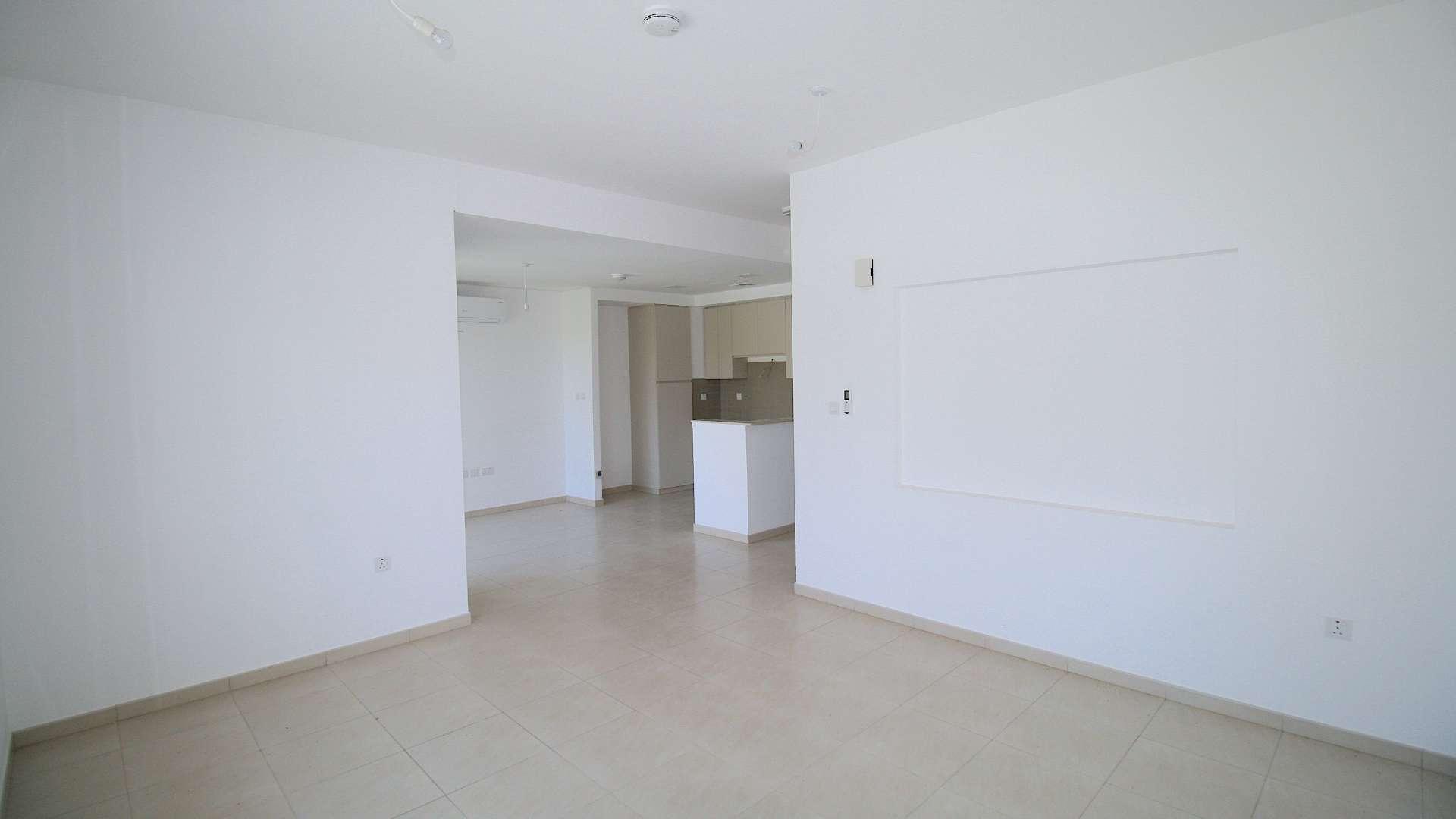 Modern kitchen in 3-bed townhouse, Hayat Townhouses, Town Square Dubai. Ref: LP12613,Bright, spacious living area in 3-bed townhouse, Hayat Townhouses, Town Square, Dubai