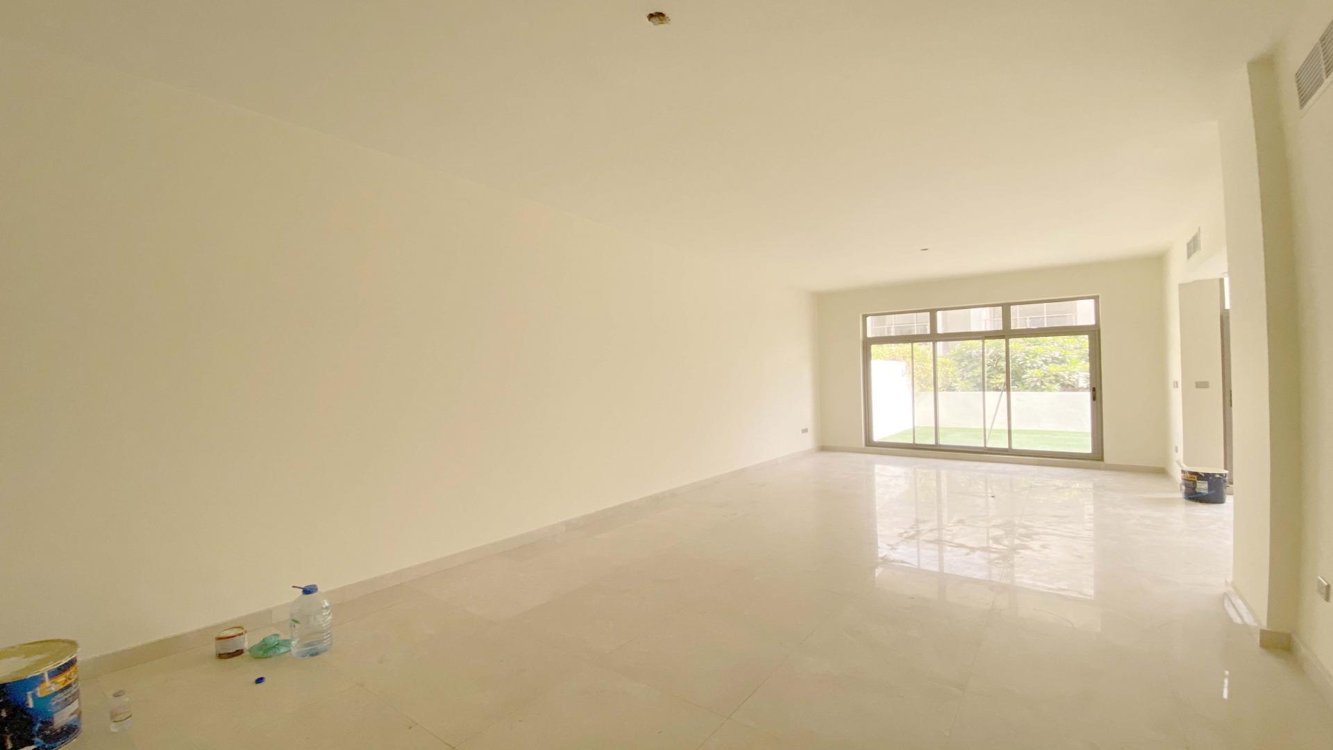 Modern kitchen in 3-bedroom Meydan townhouse for sale, high ROI, competitive price