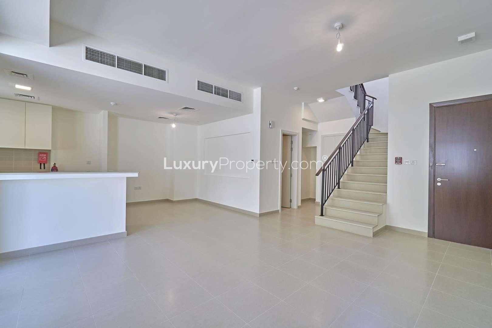 Modern kitchen in 3-bedroom townhouse for sale, Naseem, Town Square. Bright and spacious design