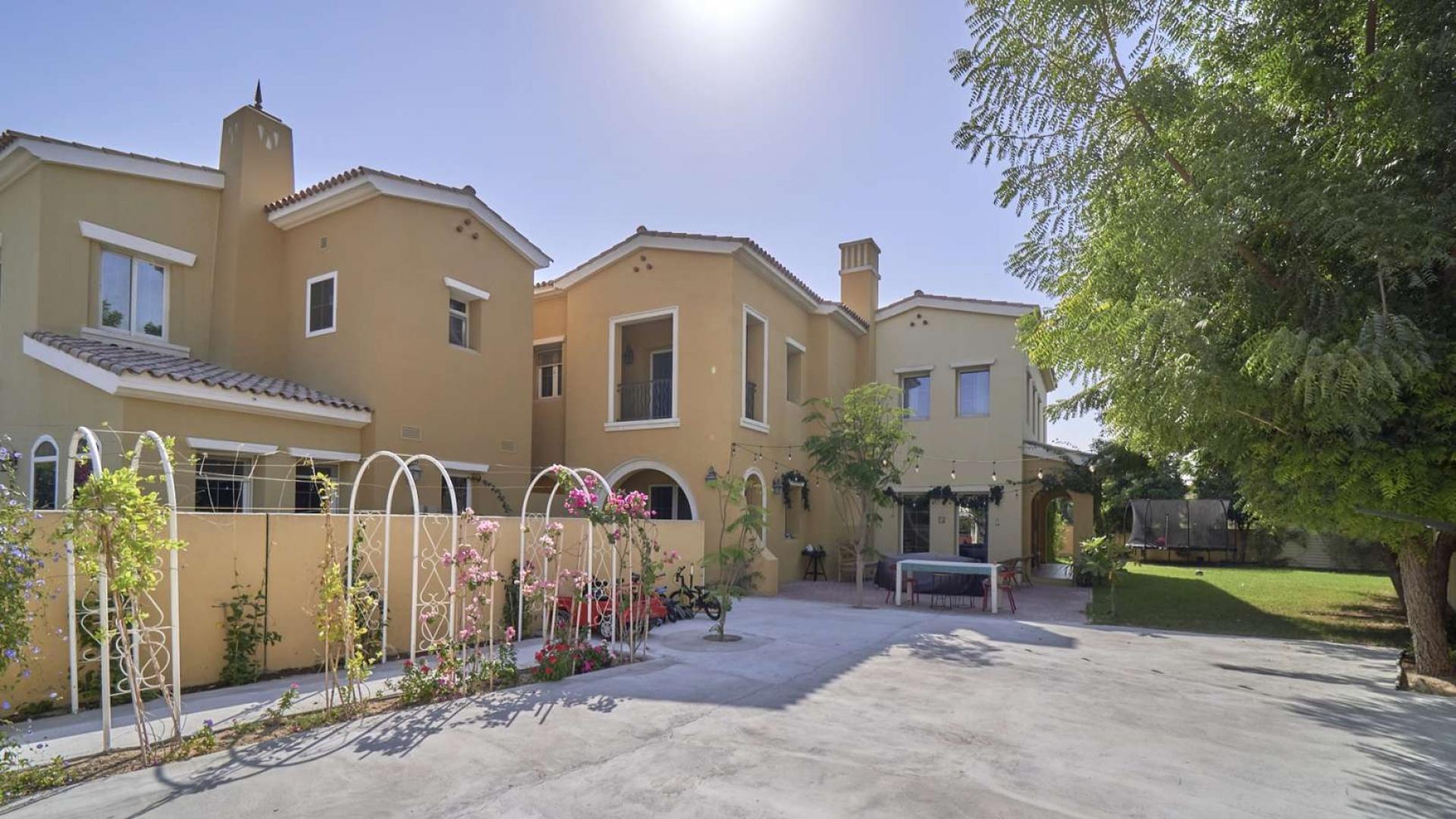 Interior view of Palmera townhouse in Arabian Ranches with garden access, LP09561