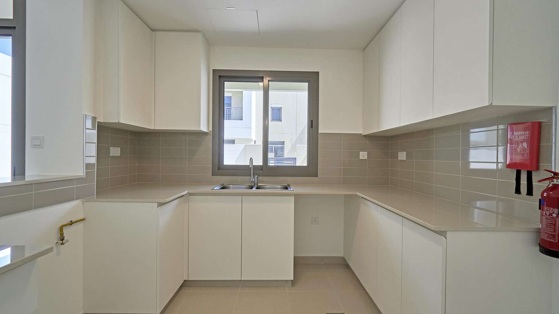 Modern open-plan living area in 3-bedroom townhouse, Sama Town Square, for sale