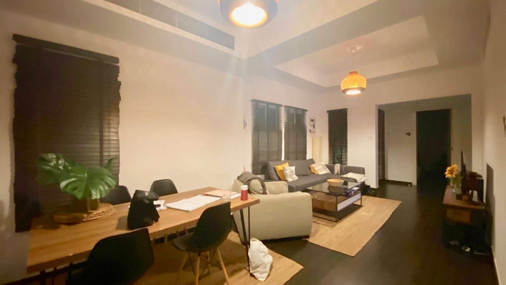 Living room with modern decor in The Springs townhouse for sale, LP13554