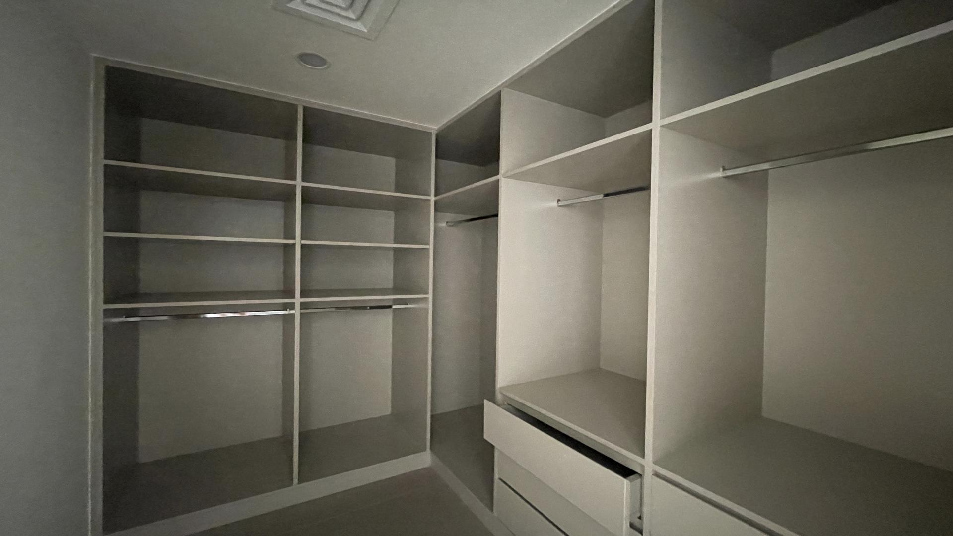 Modern bathroom with dual sinks and bathtub in Dubai Hills Estate villa