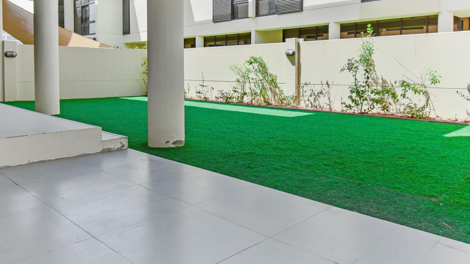 Modern kitchen in a three-bedroom villa for rent, Damac Hills, Akoya Park