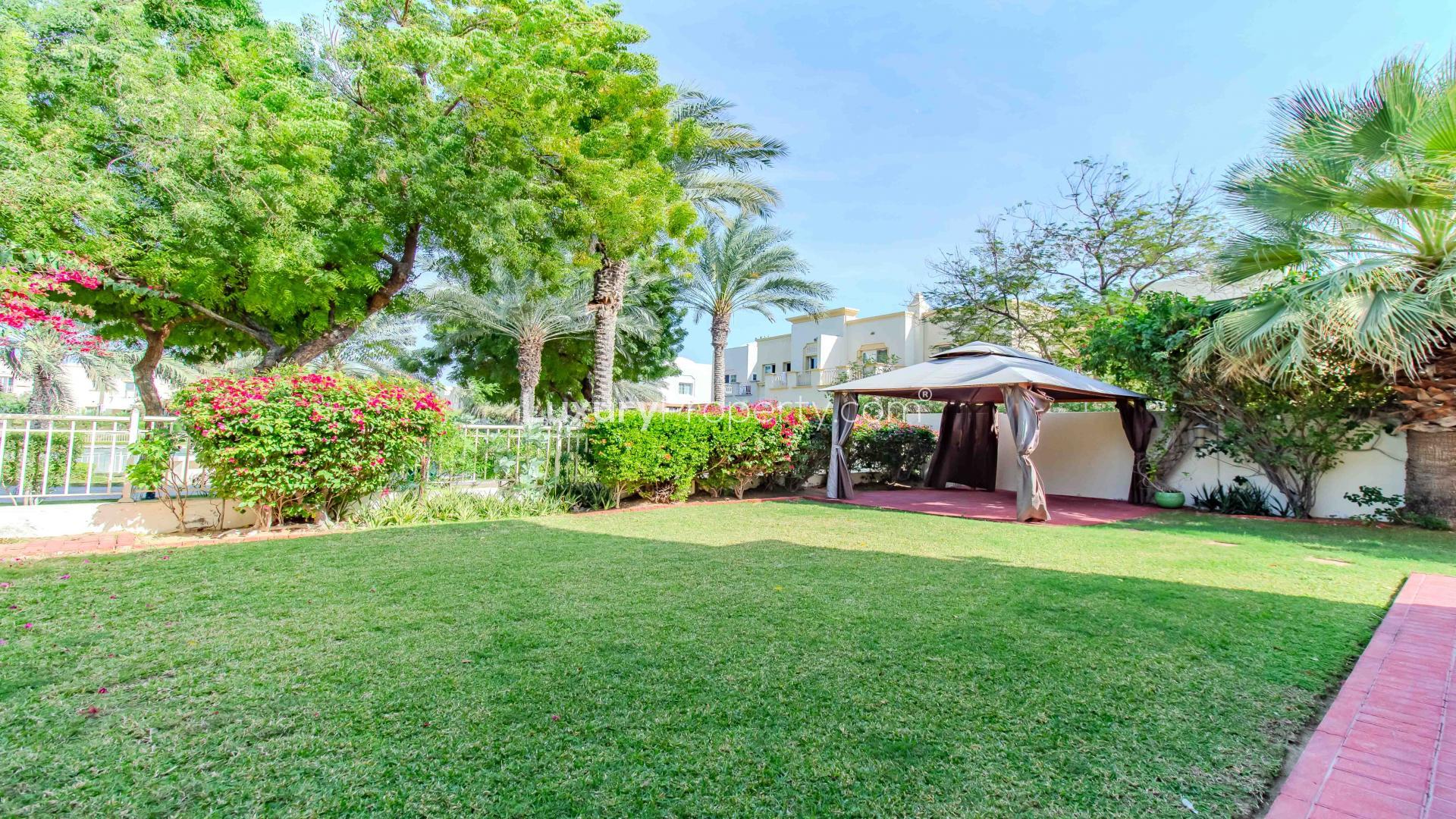 Bright living room in 3-bedroom villa, Springs 3, ideal family home for rent