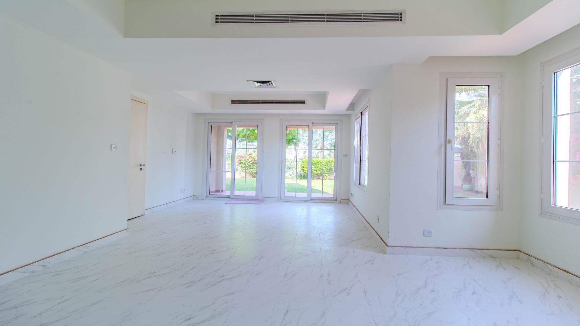 Lush garden with gazebo at villa in Springs 3, ideal family home for rent