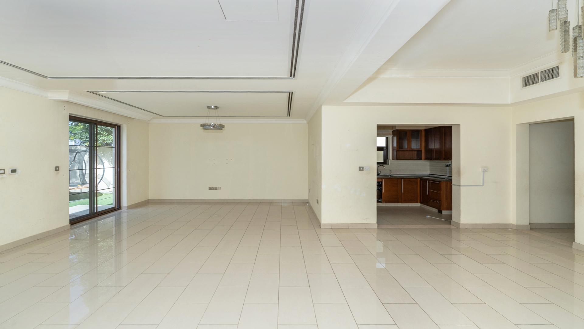 Spacious living room in Arabian Ranches 2 villa for rent, Casa community, LP44288