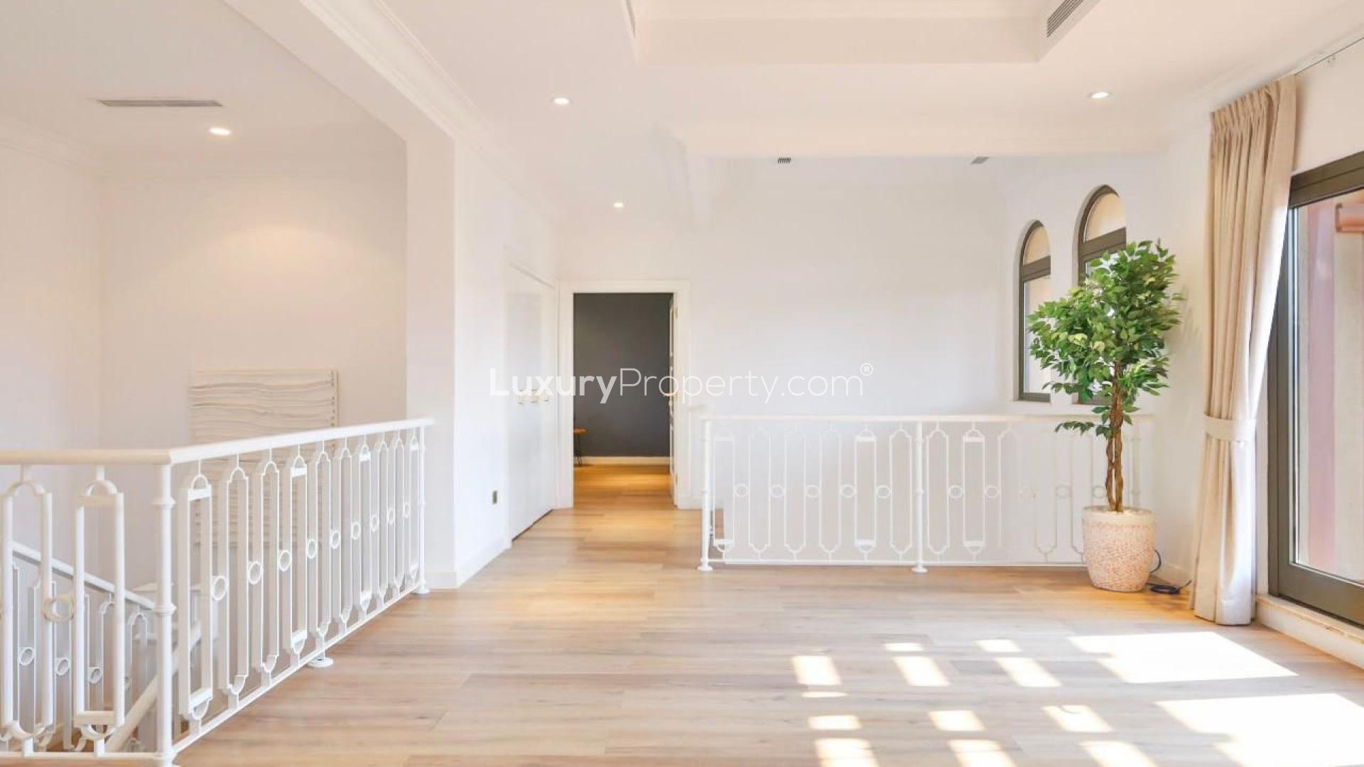 Elegant 3-bedroom villa for rent in Canal Cove Villas, Palm Jumeirah