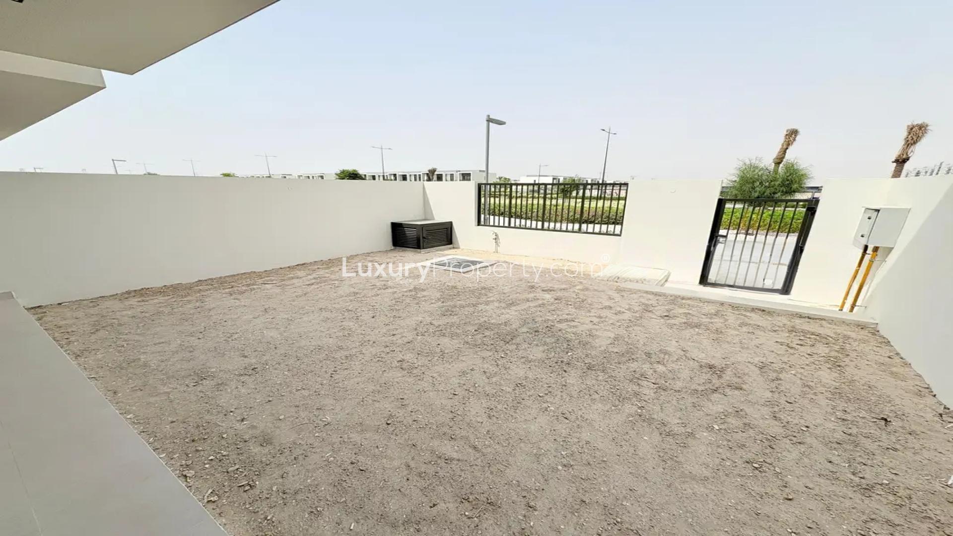 Spacious living area in 3-bedroom villa for rent, Maha Townhouses, Town Square