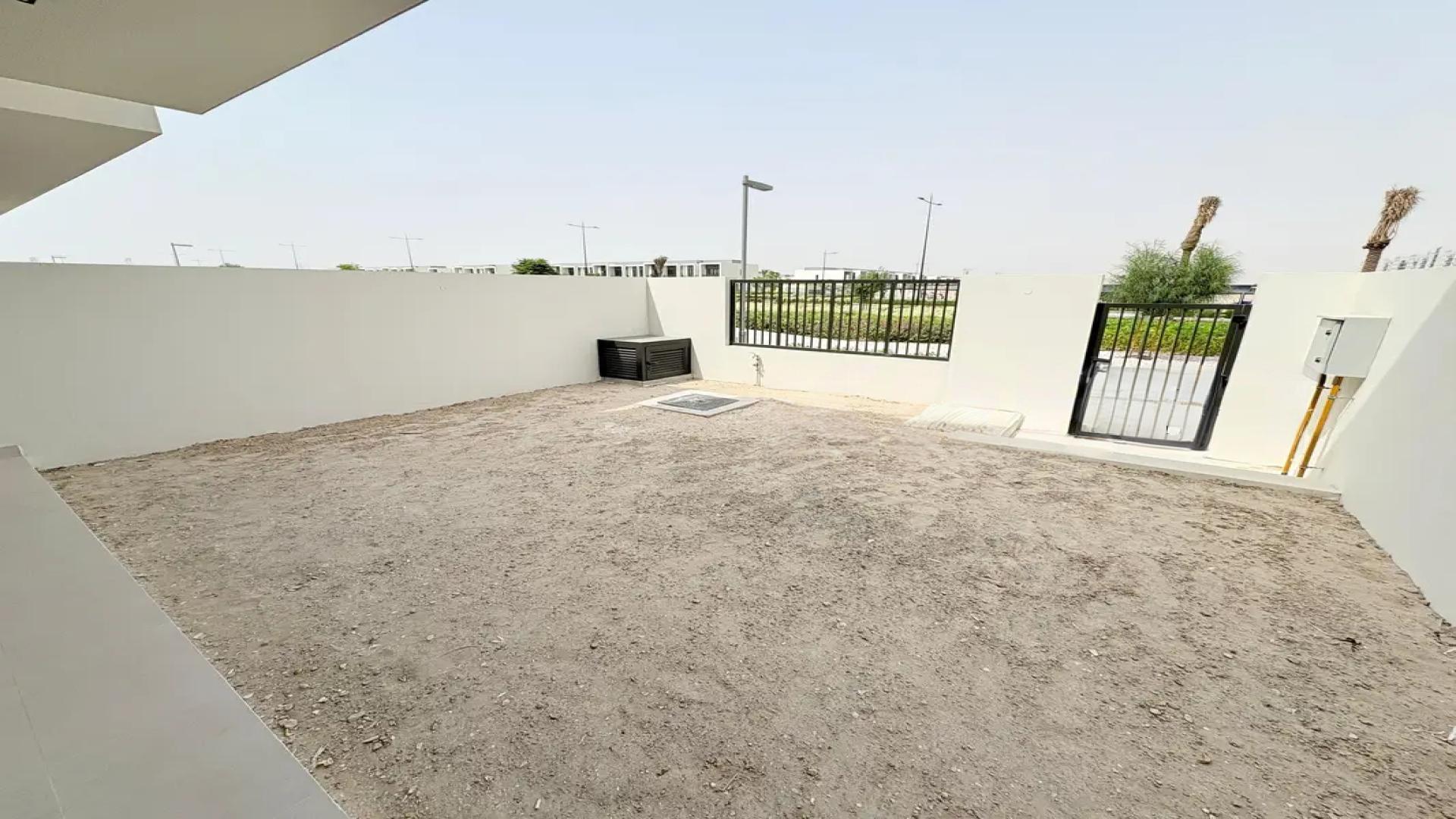 Spacious living area in 3-bedroom villa for rent, Maha Townhouses, Town Square