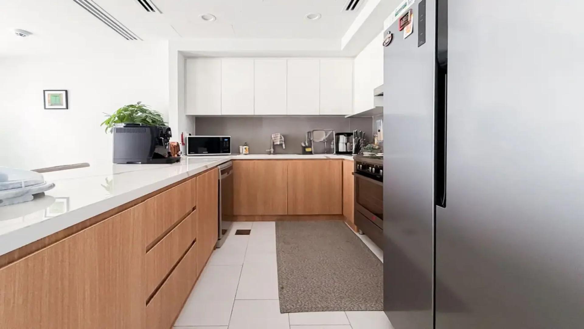 Fully furnished bedroom in La Rosa 6 villa, Villanova for rent, bright and spacious