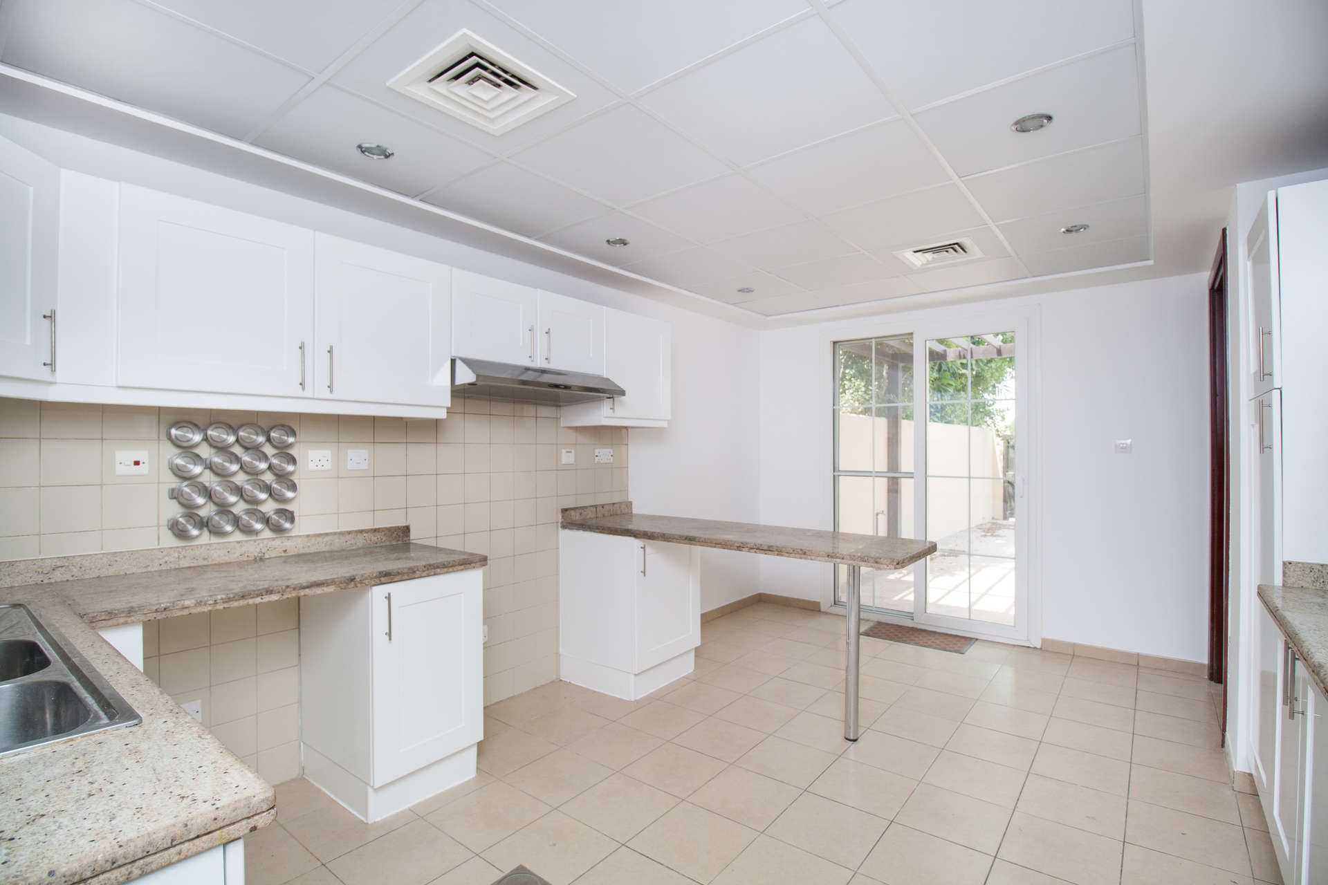 Spacious living area with large windows in Al Reem 1 townhouse, Arabian Ranches