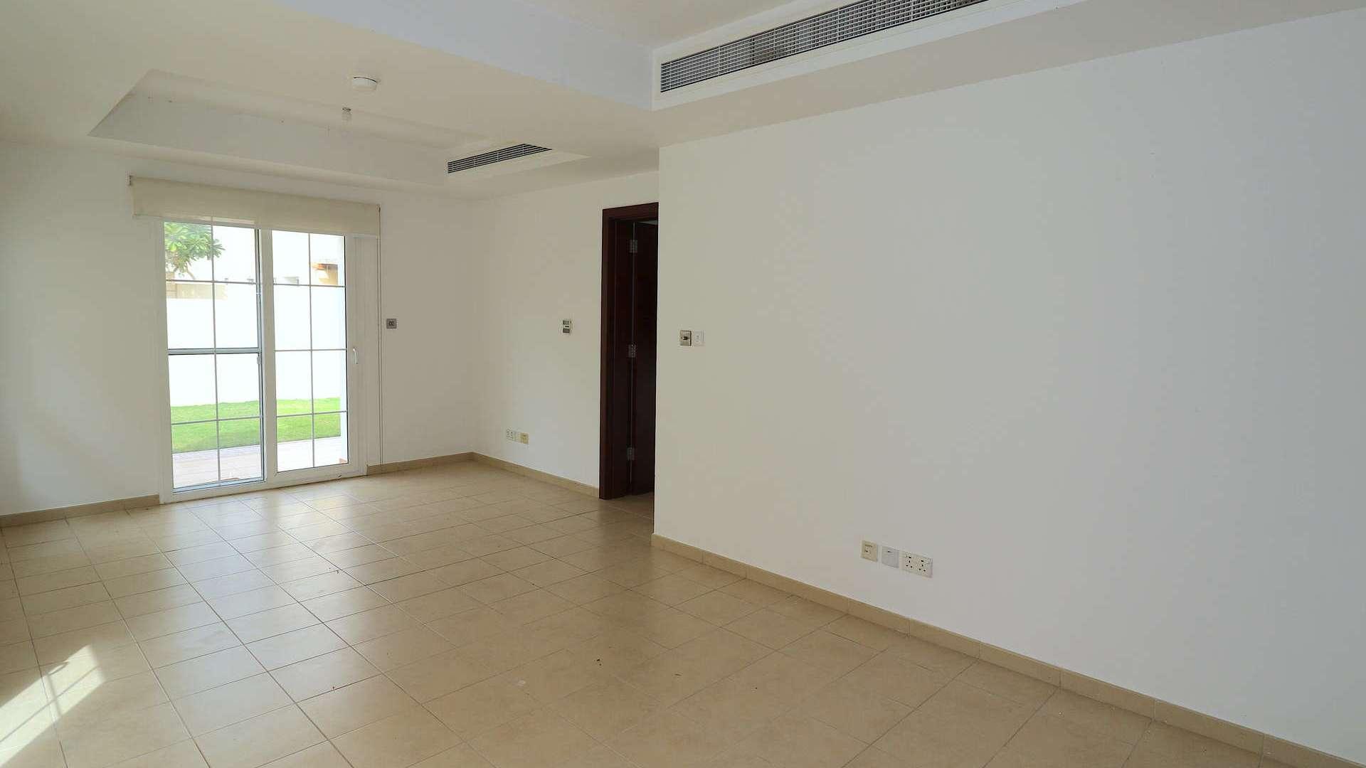 End-unit villa with private garden in Al Reem, Arabian Ranches, perfect for family living