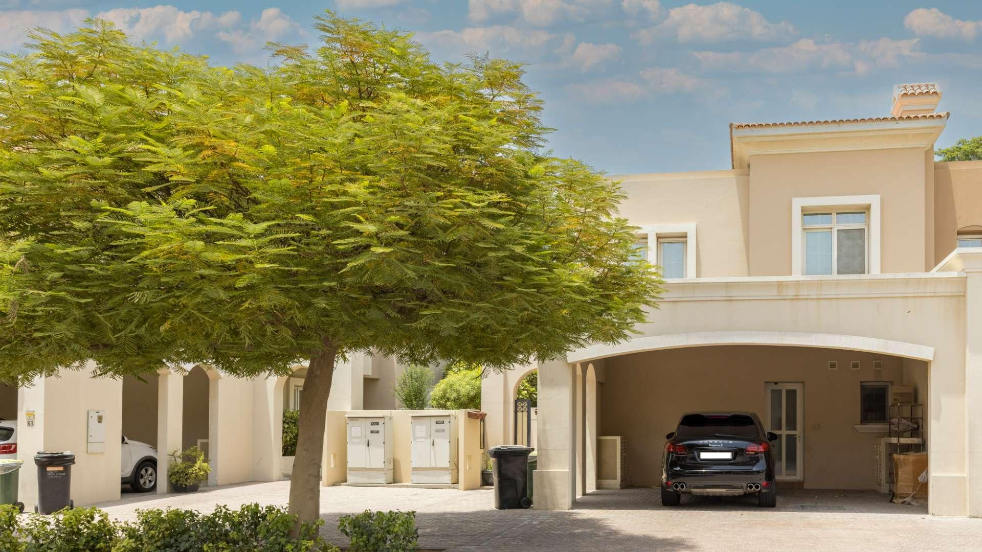 Single Row Villa in Al Reem, Arabian Ranches with Covered Parking and Lush Surroundings