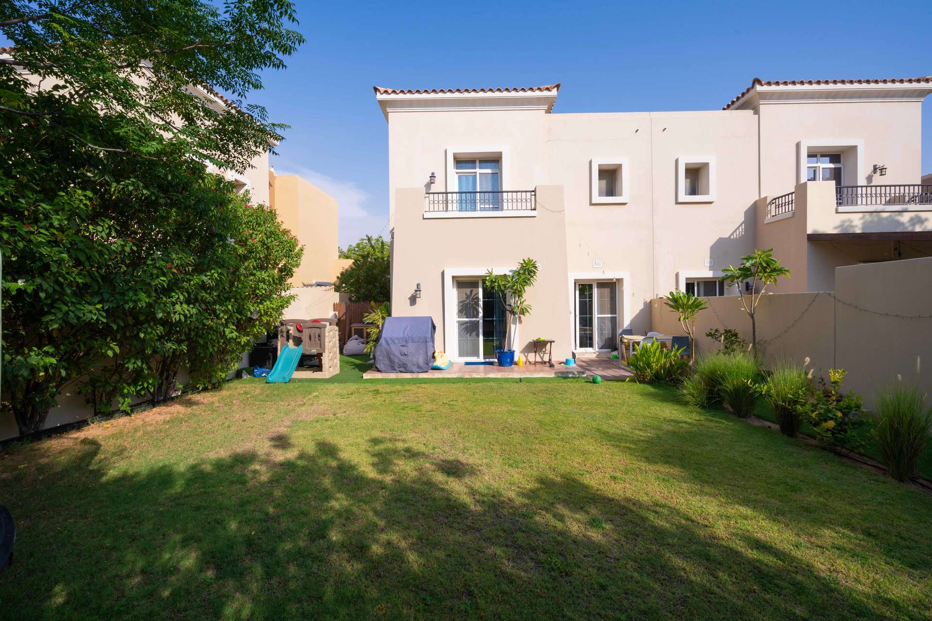 Kitchen in 3-bedroom villa, Alma 1, Arabian Ranches, Dubai, with modern wooden cabinets