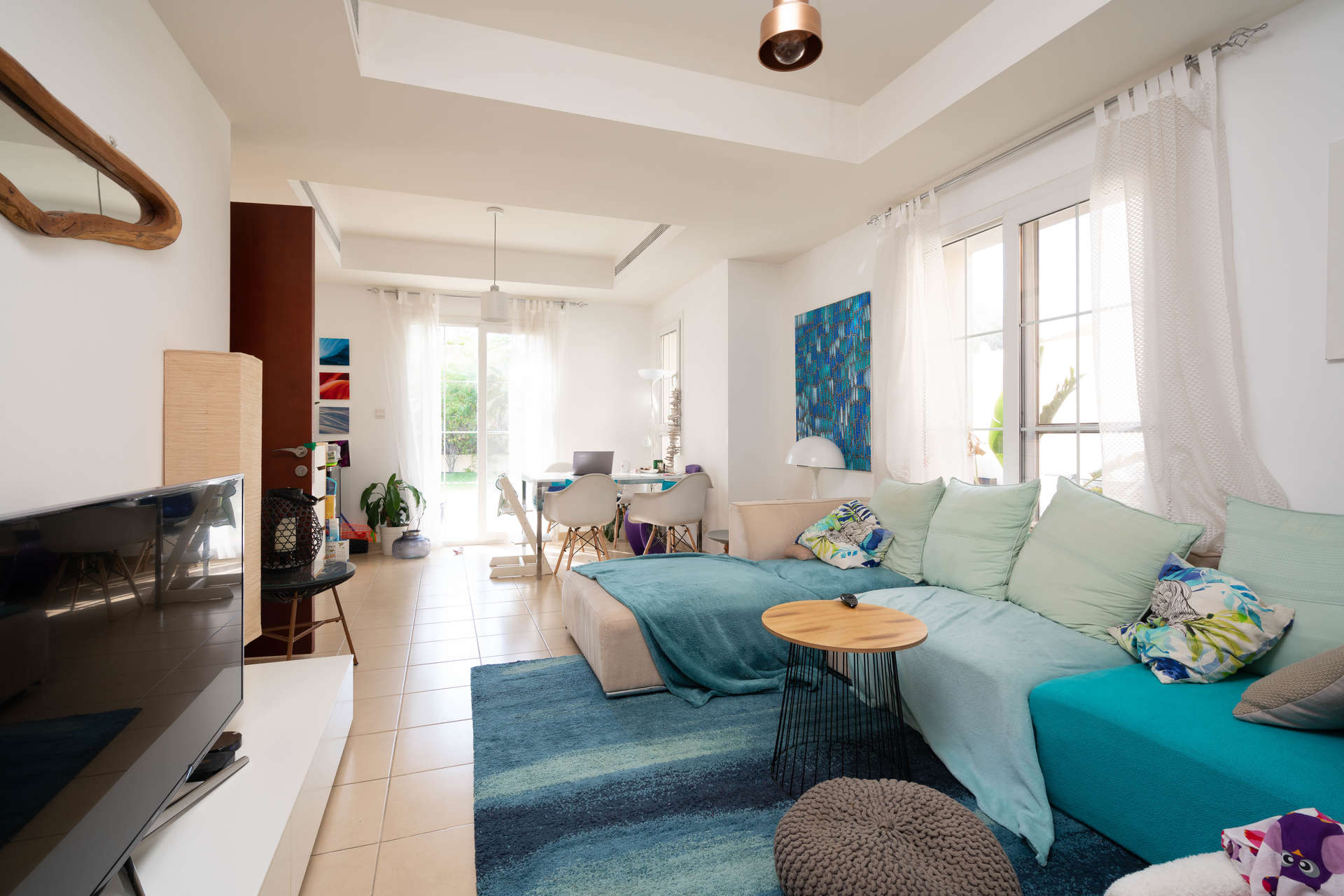 Bright bedroom in 3-bedroom villa for rent, Alma 1, Arabian Ranches, Dubai