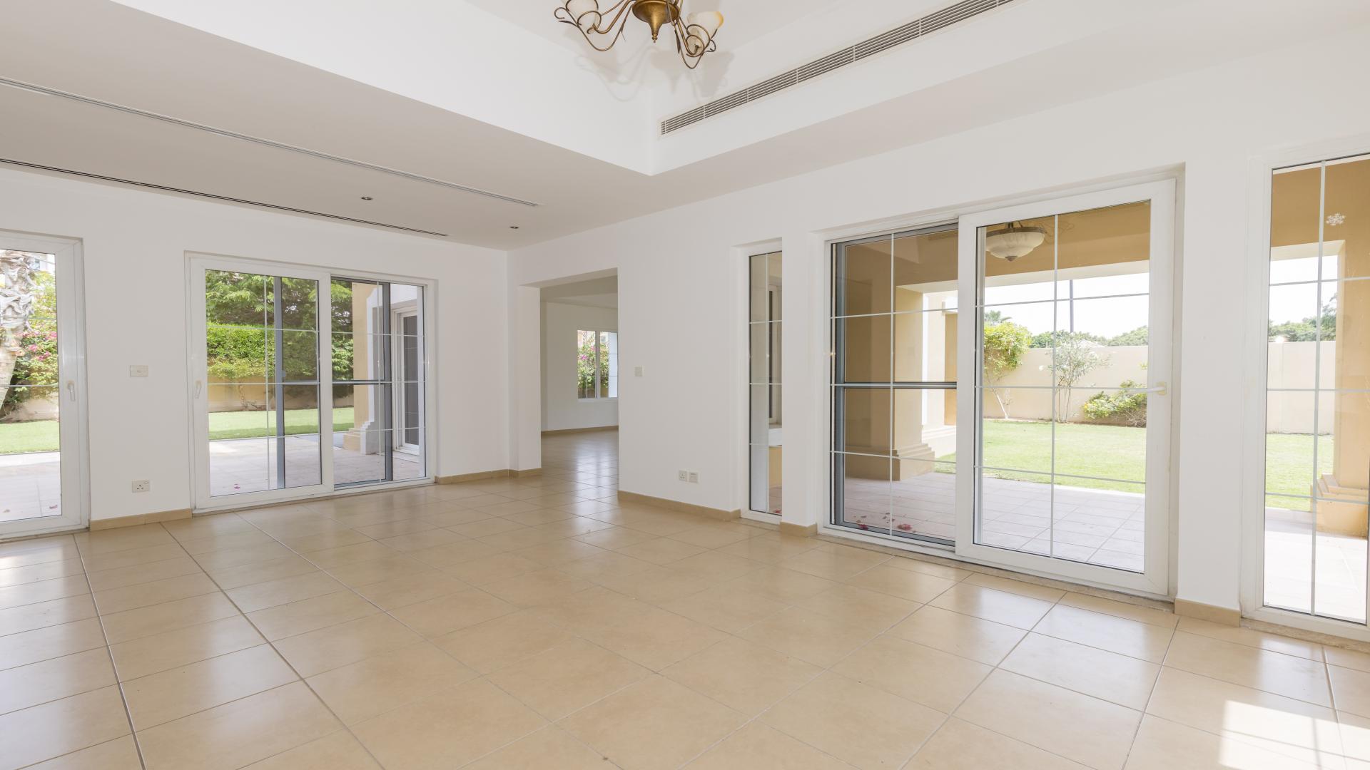 Stunning three-bedroom villa with garden in Alvorada, Arabian Ranches for rent