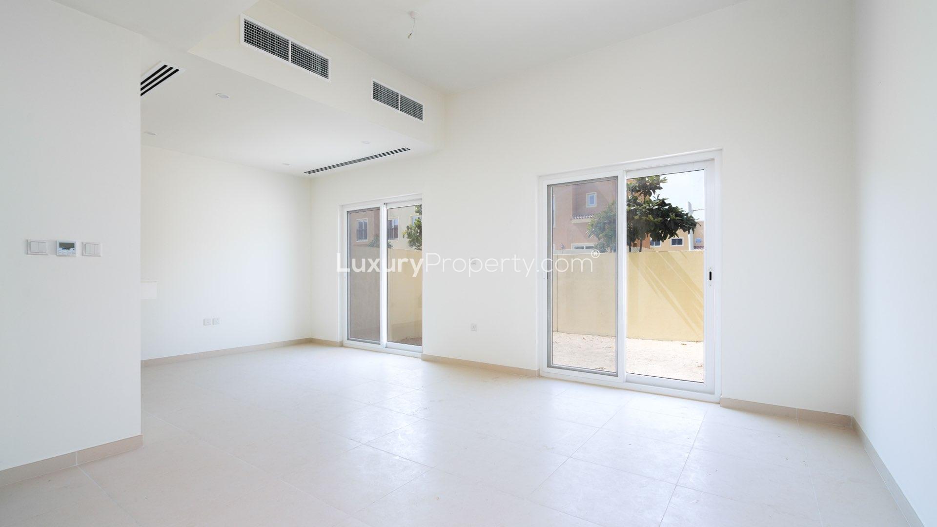 Bright 3-bed townhouse exterior in Amaranta Villanova, featuring modern design and spacious layout