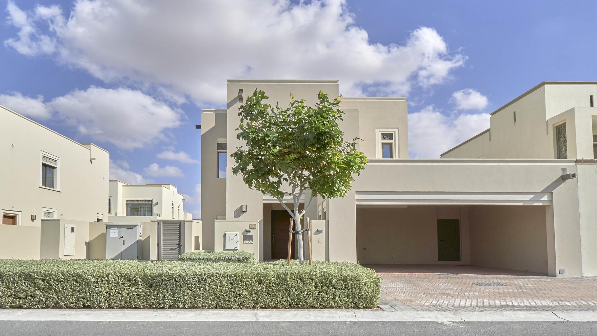 Luxurious villa in Azalea, Arabian Ranches 2, spacious living room with large windows