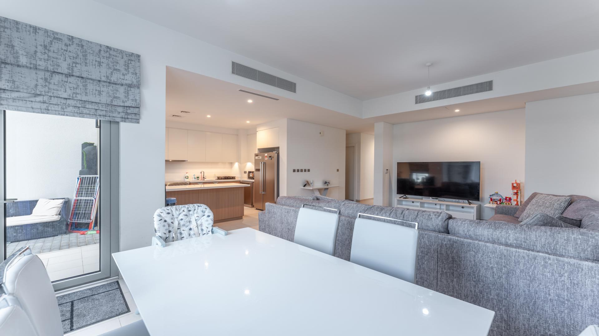 Luxurious living room in 3-bedroom villa, Reem Community, Arabian Ranches 2, for rent