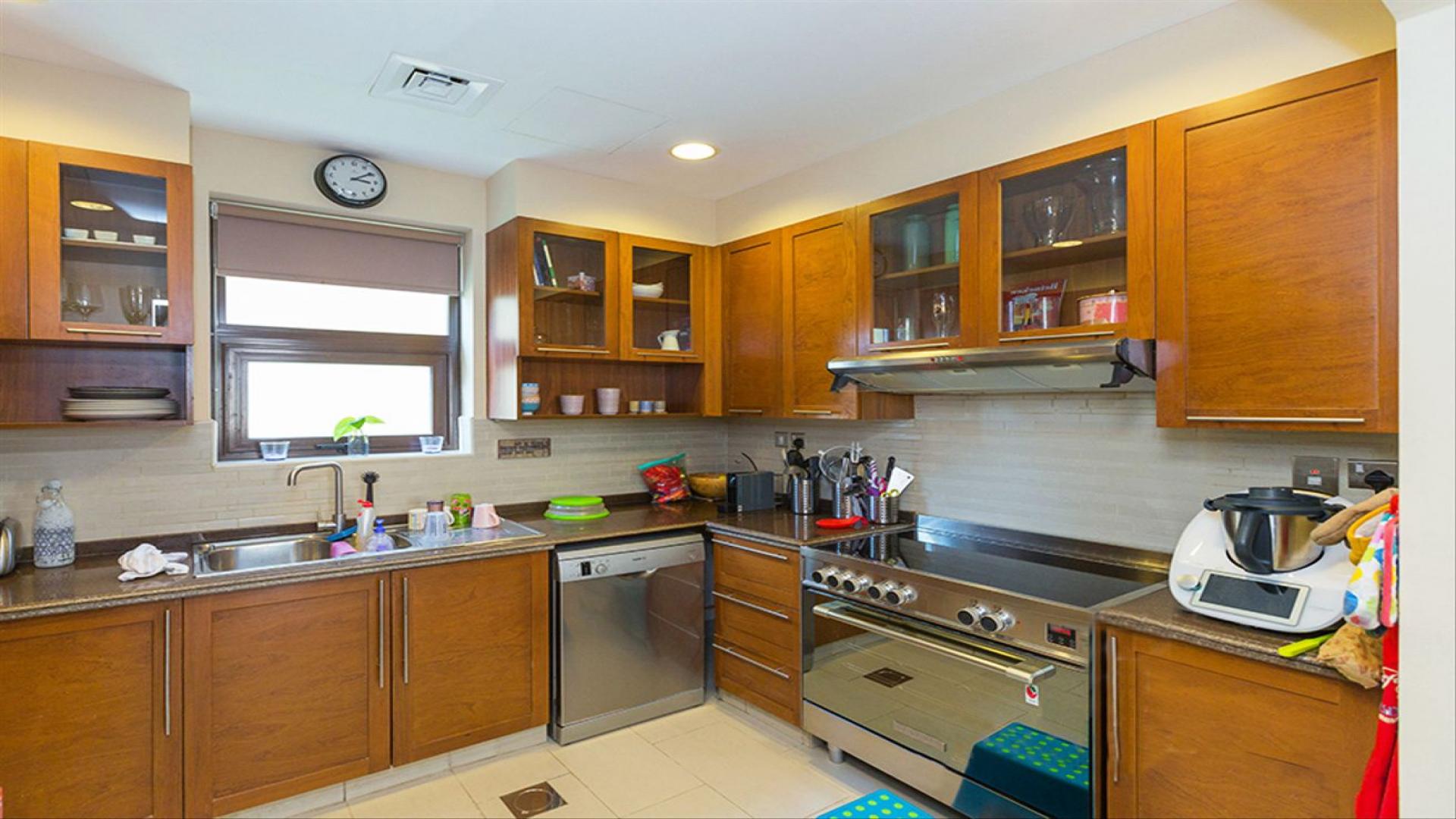 Spacious living room in vacant 3-bedroom villa, Arabian Ranches 2, Casa community