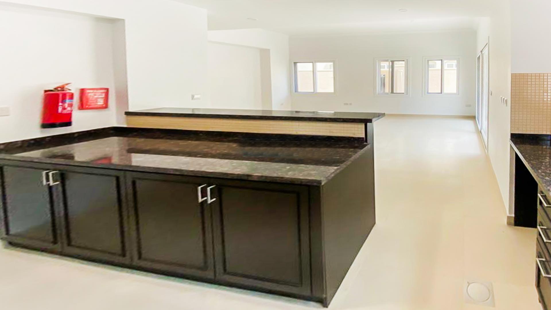 Modern kitchen in three-bedroom villa for rent, Casa Viva, Serena, Dubai