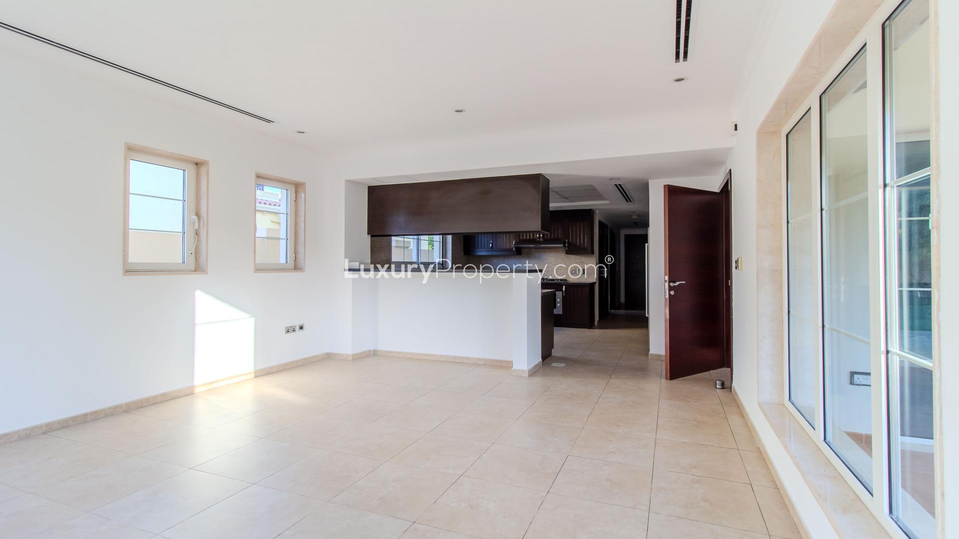 Bright living area in Jumeirah Park Legacy villa for rent, open layout, modern design