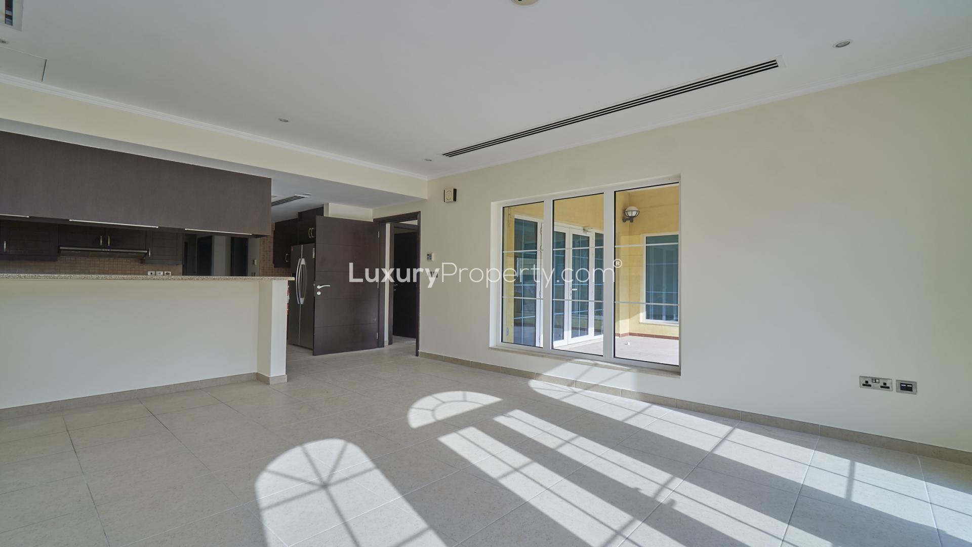 Exterior view of Jumeirah Park Legacy villa with garden patio, LP39818 for rent