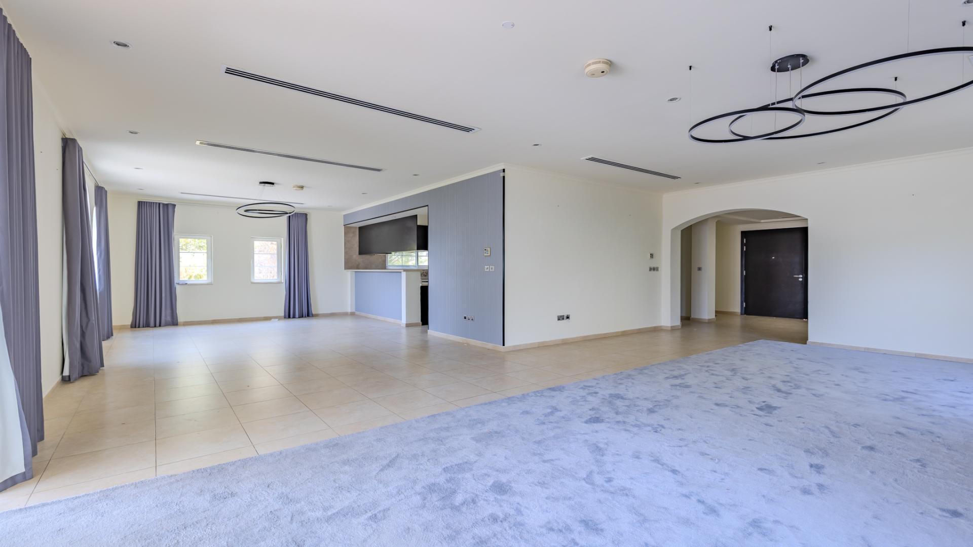 Exterior view of 3-bedroom Legacy Villa for rent in Jumeirah Park, Dubai
