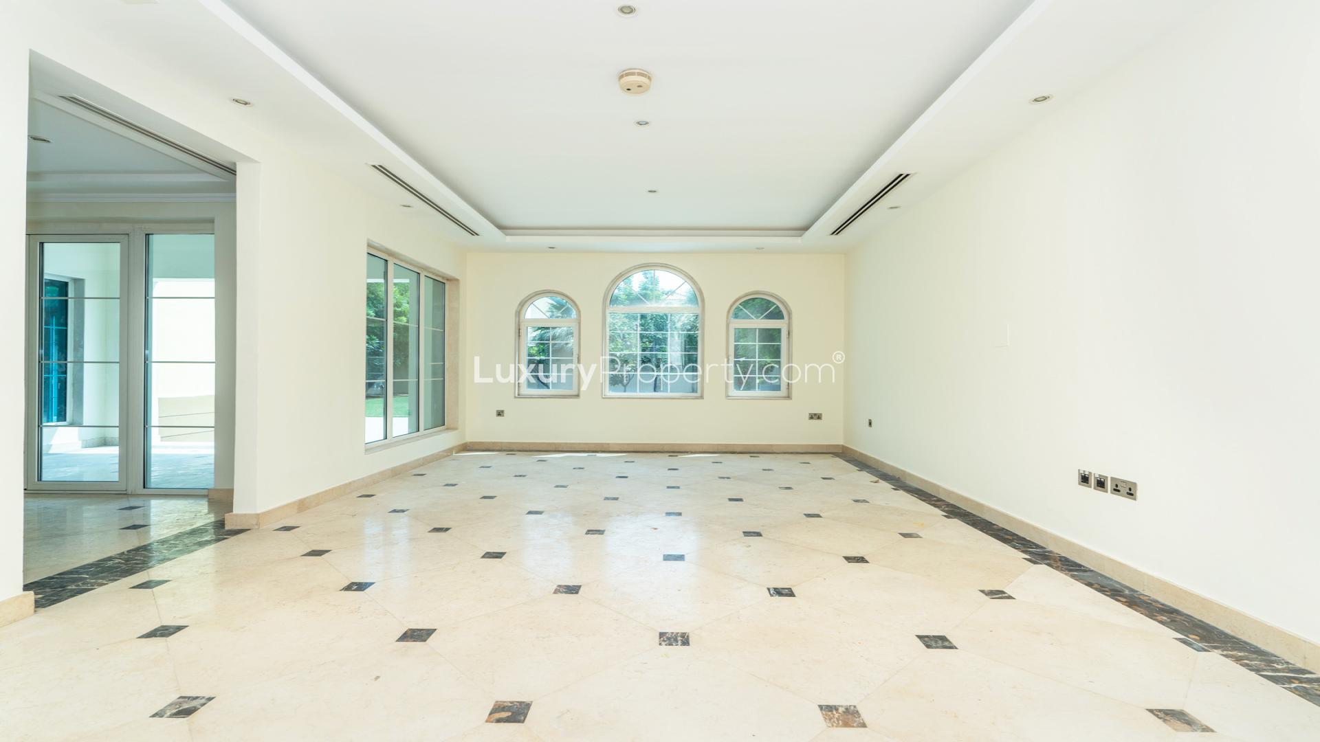 Luxurious 3-bedroom villa in Jumeirah Park's Legacy community with spacious garden