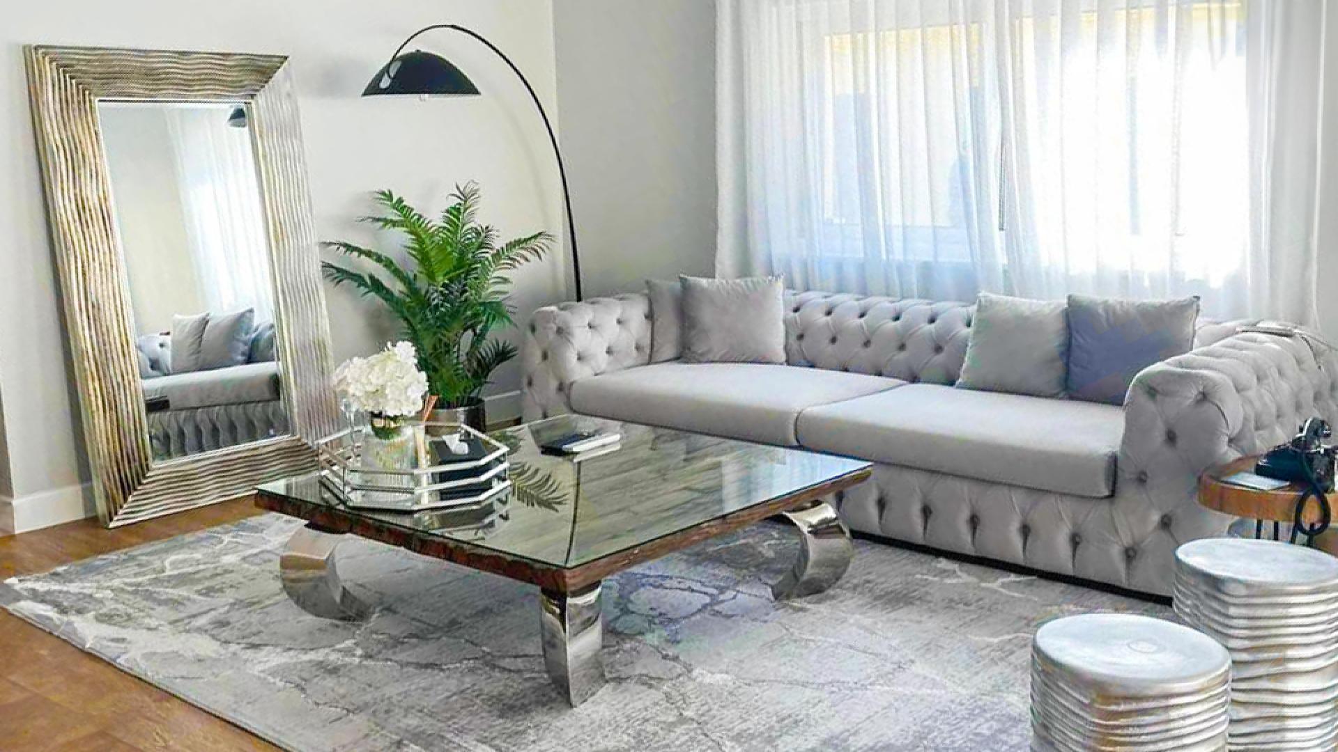 Luxurious living room in 3-bedroom villa, Jumeirah Park, Legacy, featuring elegant furnishings
