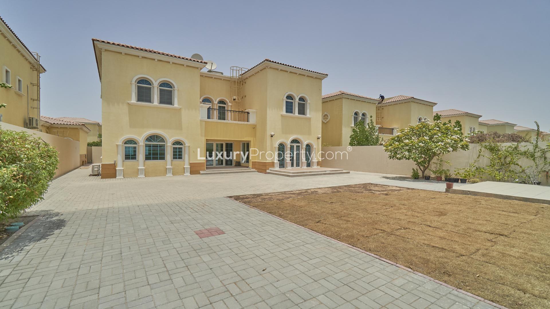 Prime 3-bedroom villa exterior in Jumeirah Park, Dubai, Legacy sub-community, for rent