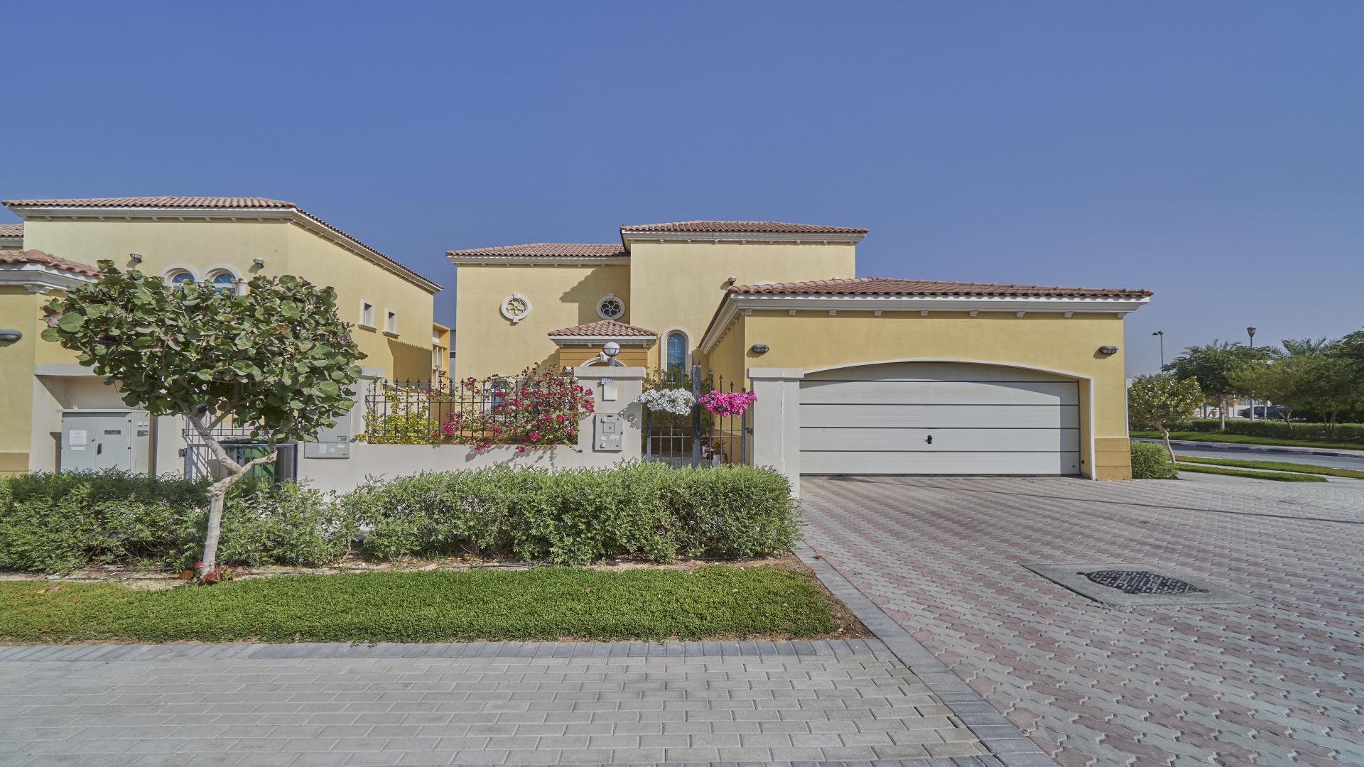 Jumeirah Park villa with private garden, patio seating, and stylish exterior in Legacy community