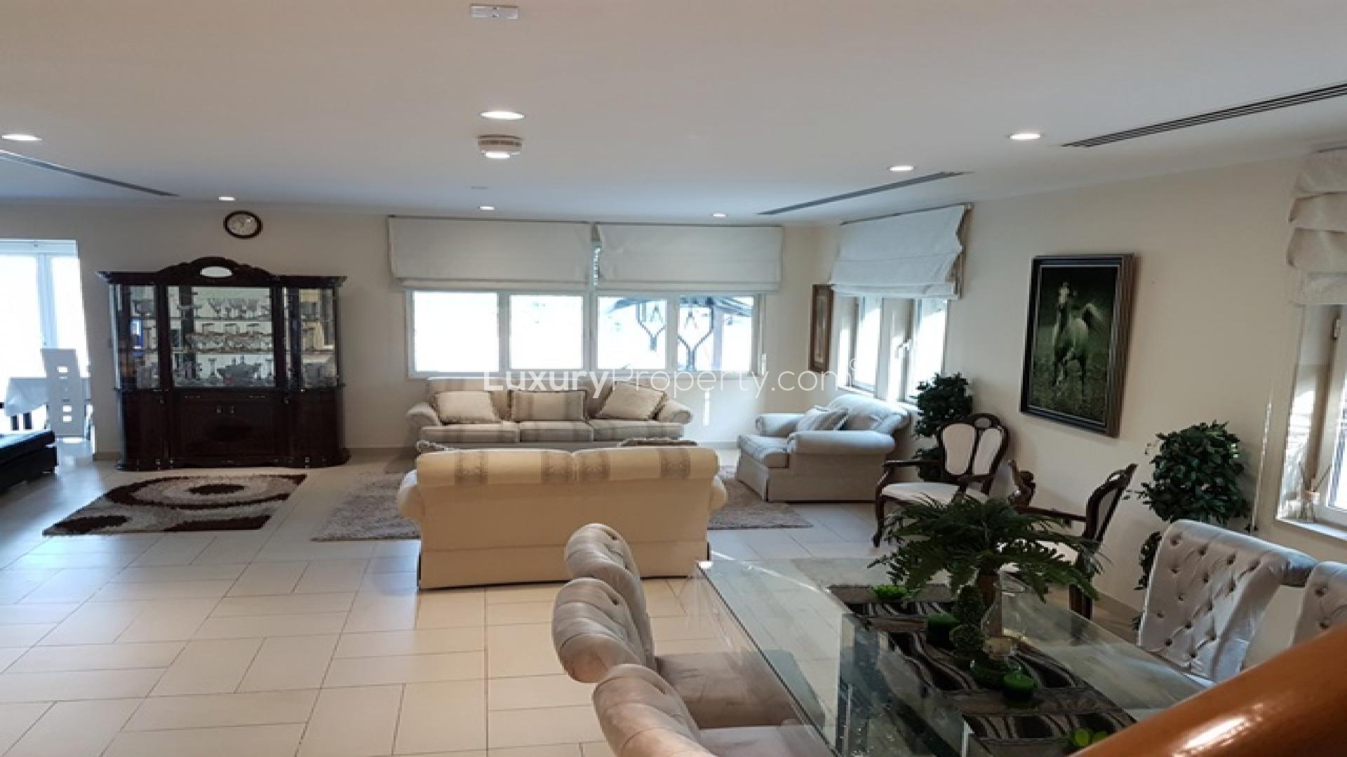 Luxurious living room in fully furnished 3-bedroom Legacy Villa, Jumeirah Park, Dubai