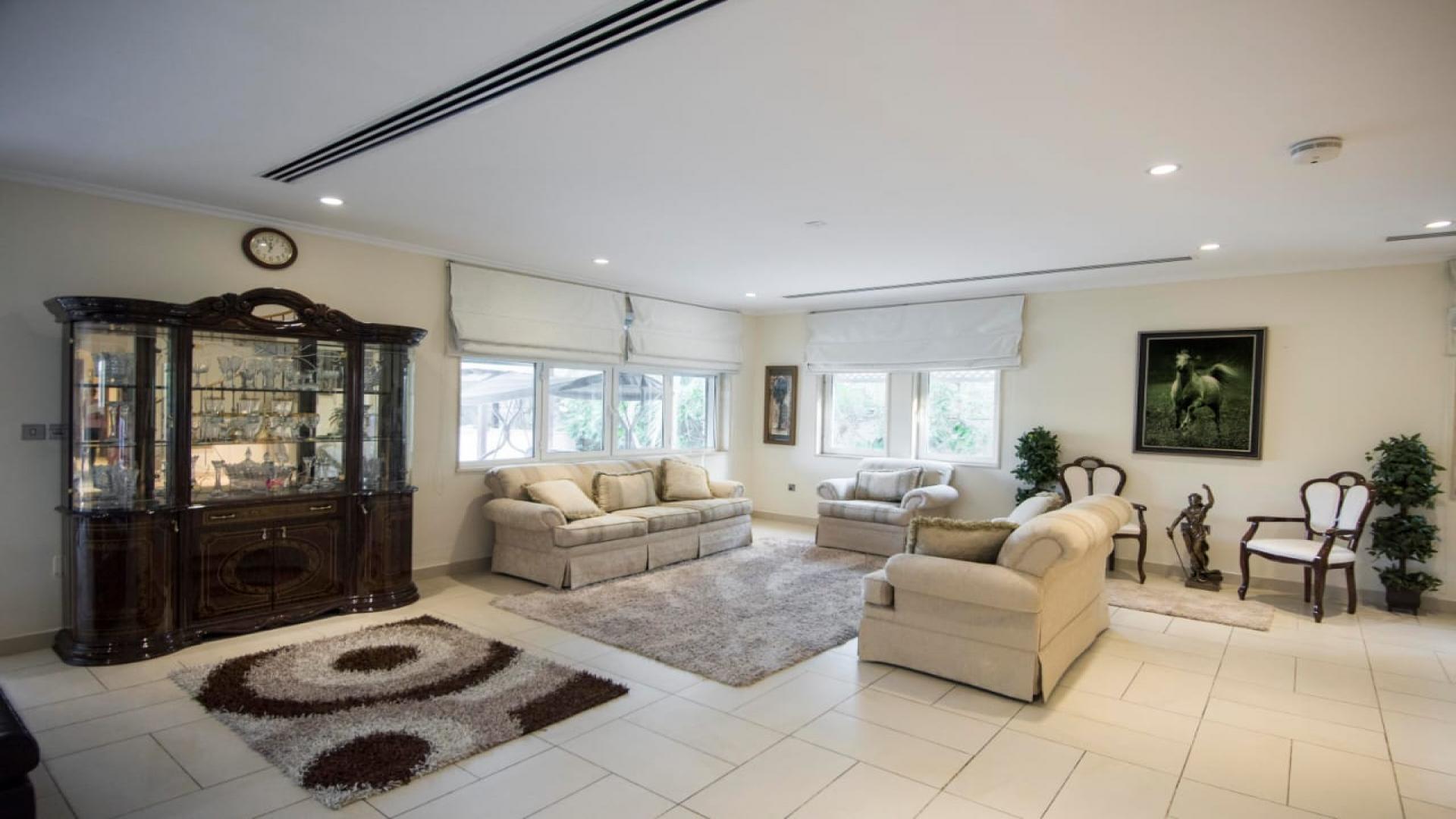 Fully furnished 3-bedroom Legacy Villa exterior in Jumeirah Park, Dubai for rent