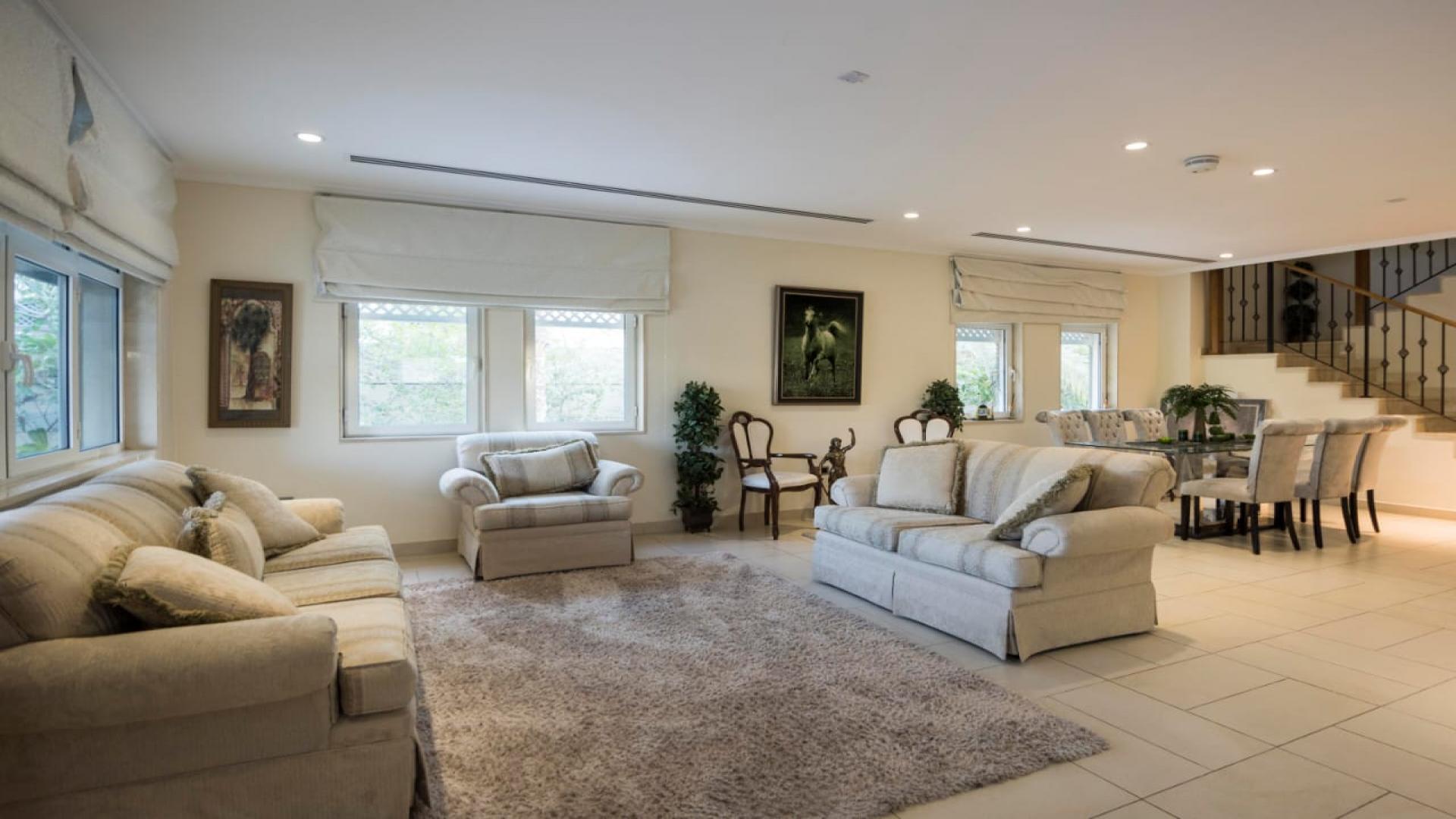 N/A,Spacious living and dining area in furnished 3-bedroom villa, Jumeirah Park, Dubai