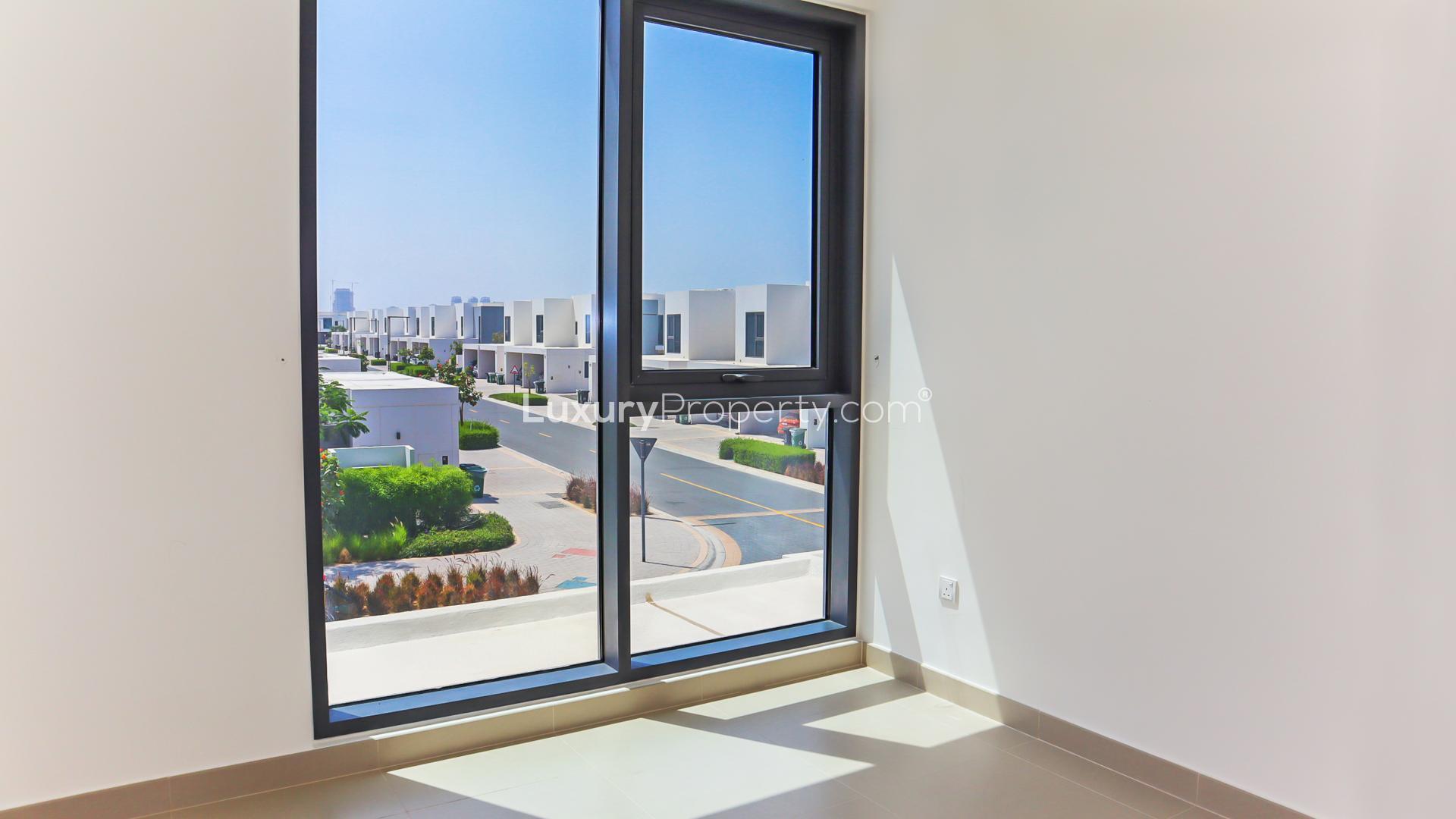 Modern kitchen in 3-bedroom villa for rent, Maple 3, Dubai Hills Estate