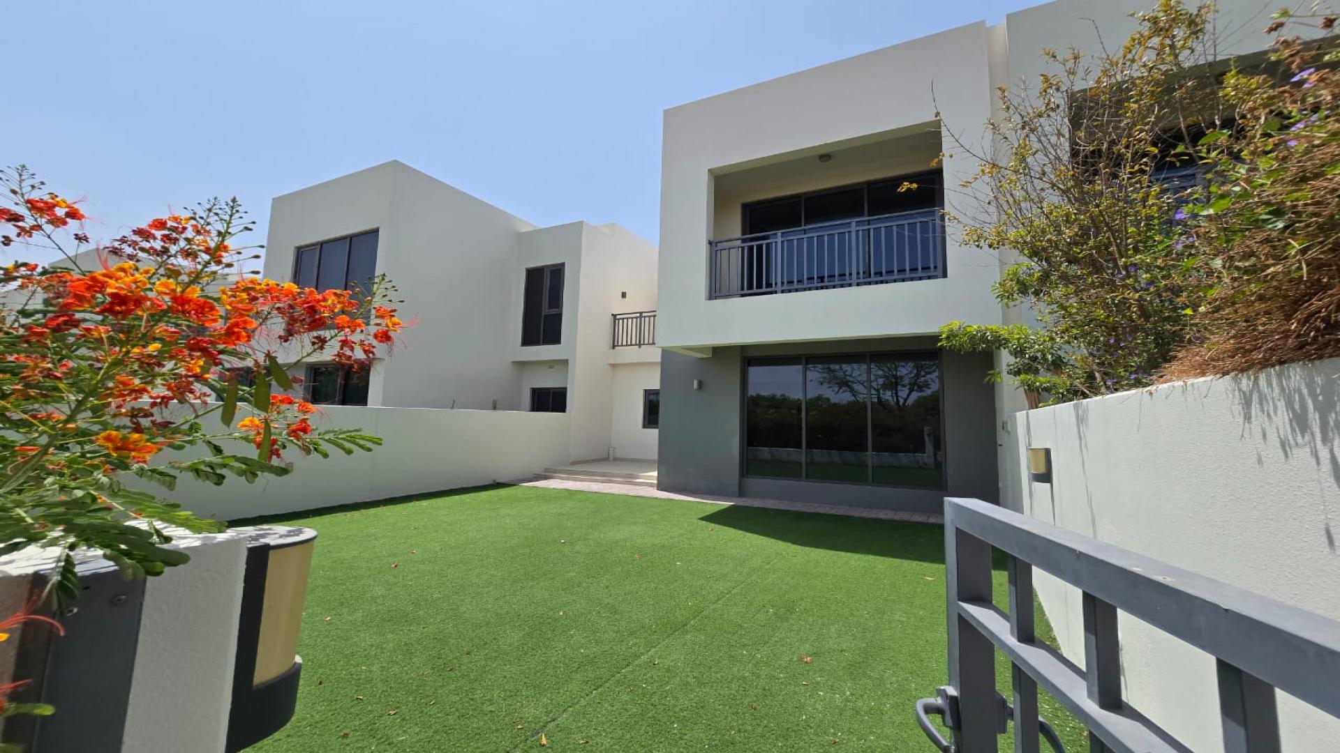 High-end villa garden view in Dubai Hills Estate, Maple 3 for rent