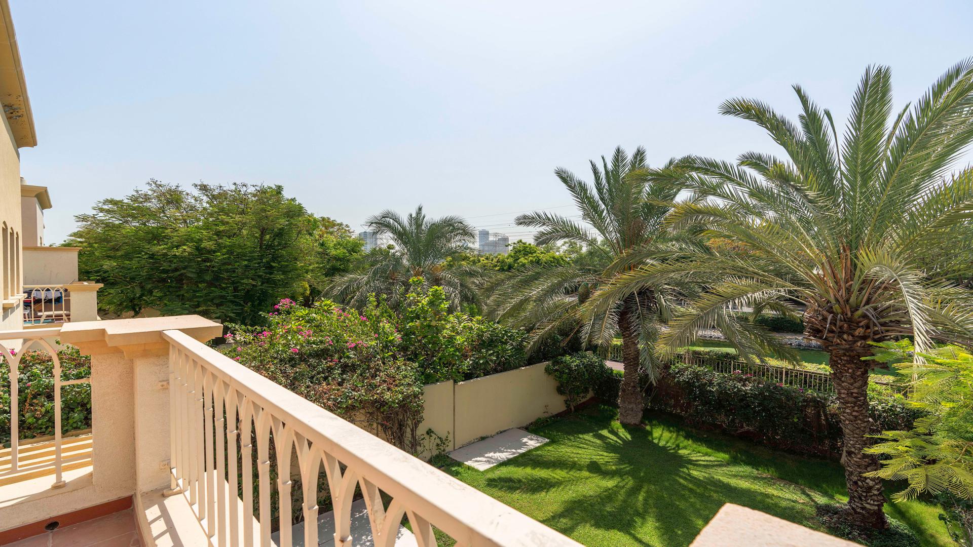 Bright living area with garden view in Springs 12 villa, Dubai