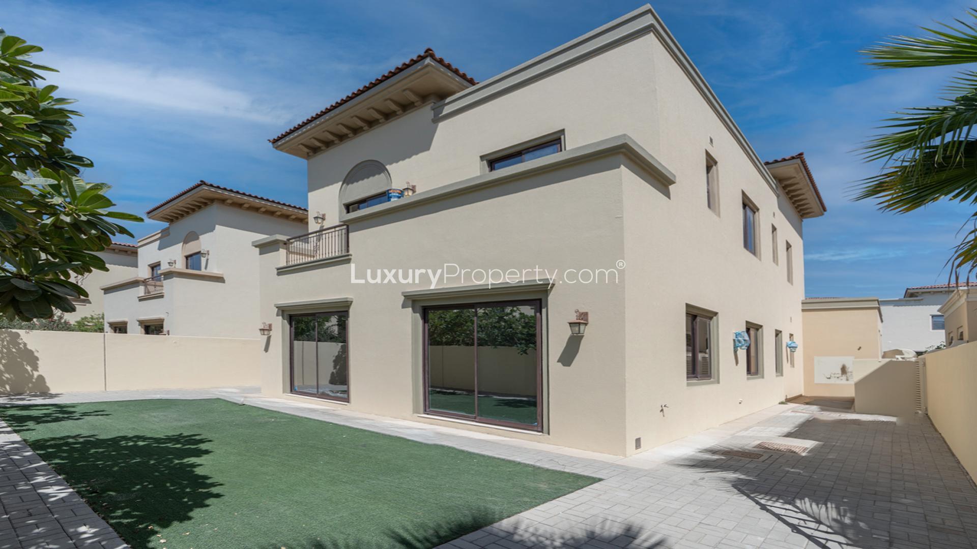 3-bedroom villa exterior with garden in Palma
