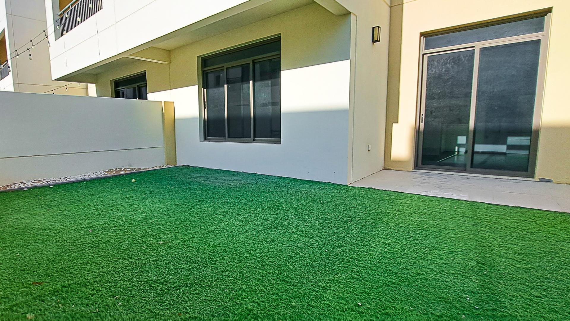 Open-plan kitchen and staircase in 3-bedroom Naseem townhouse for rent, Town Square