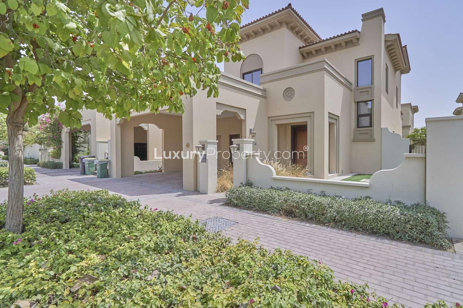 Kitchen with wooden cabinets in spacious villa, Arabian Ranches 2, Palma community