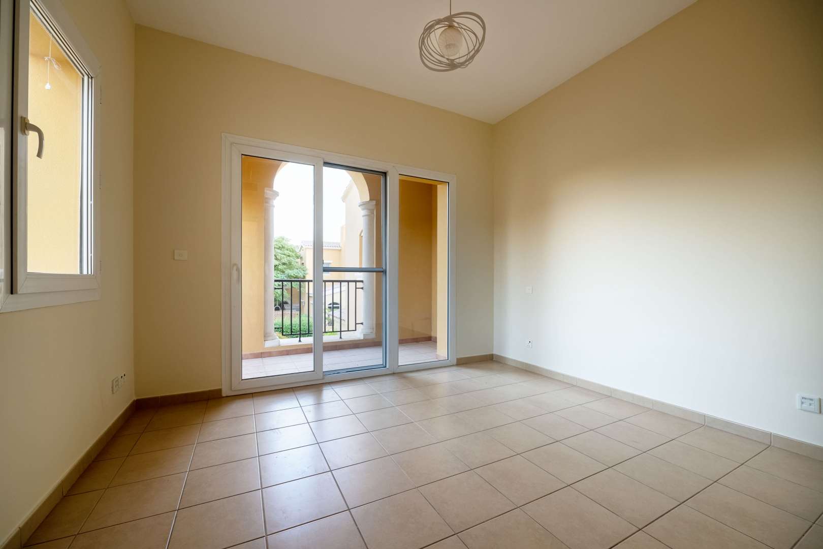 Spacious living room in 3-bedroom villa for rent, Palmera 4, Arabian Ranches