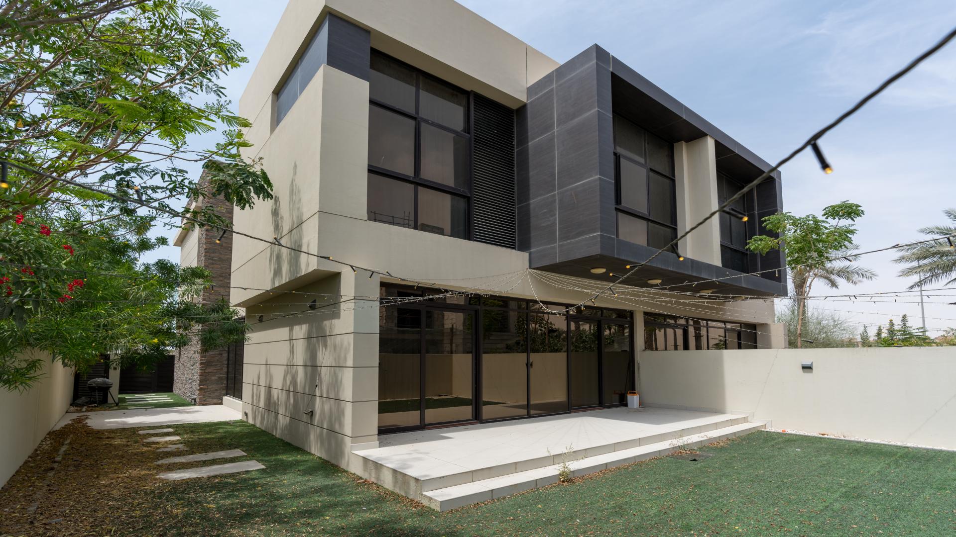 Modern dining area in fully furnished 3-bedroom villa, Picadilly Green, Damac Hills