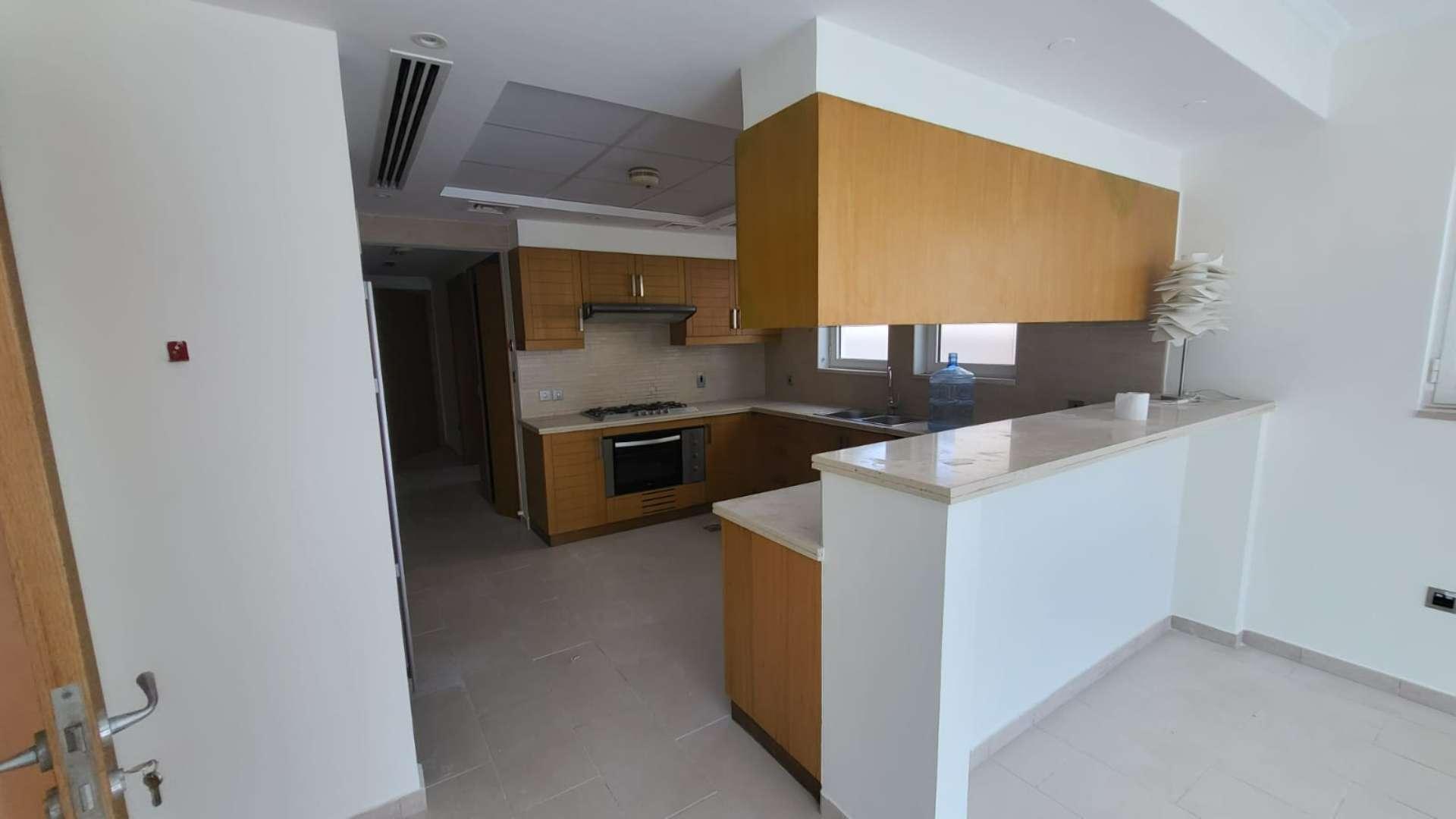 Outdoor garden area of 3-bedroom villa in Jumeirah Park, Regional sub-community. For rent