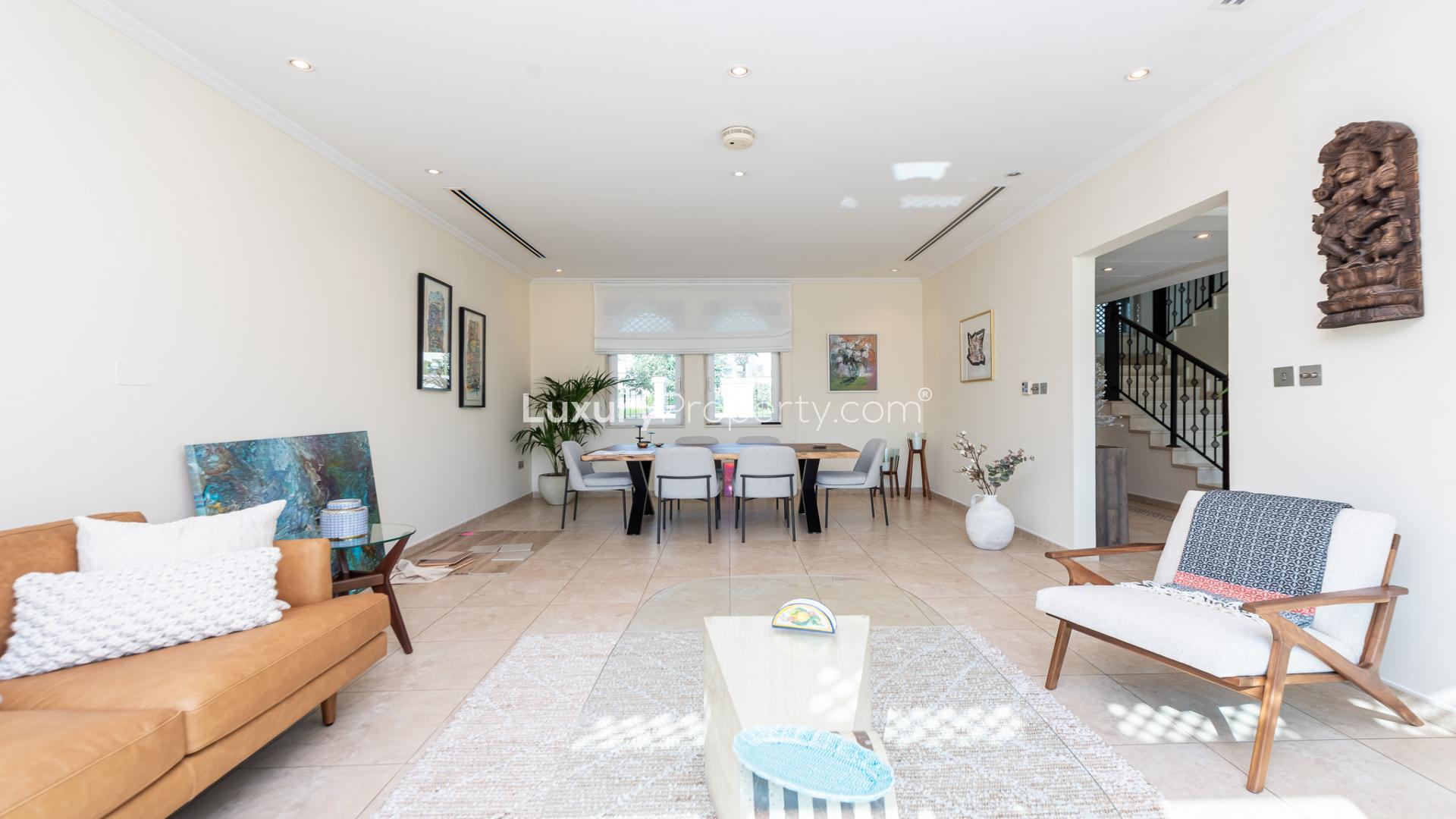 Spacious backyard of 3-bedroom villa in Jumeirah Park, Regional style, for rent